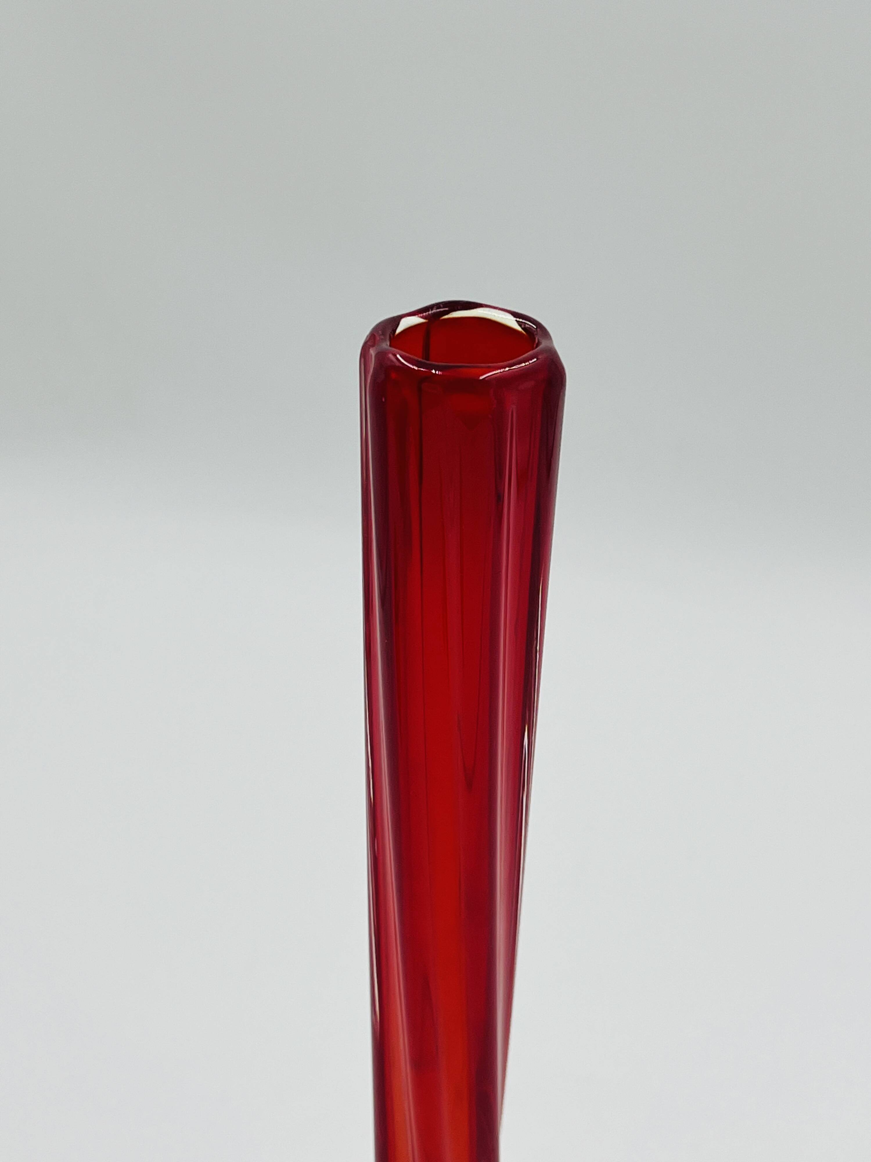Red two-tone glass soliflore vintage design