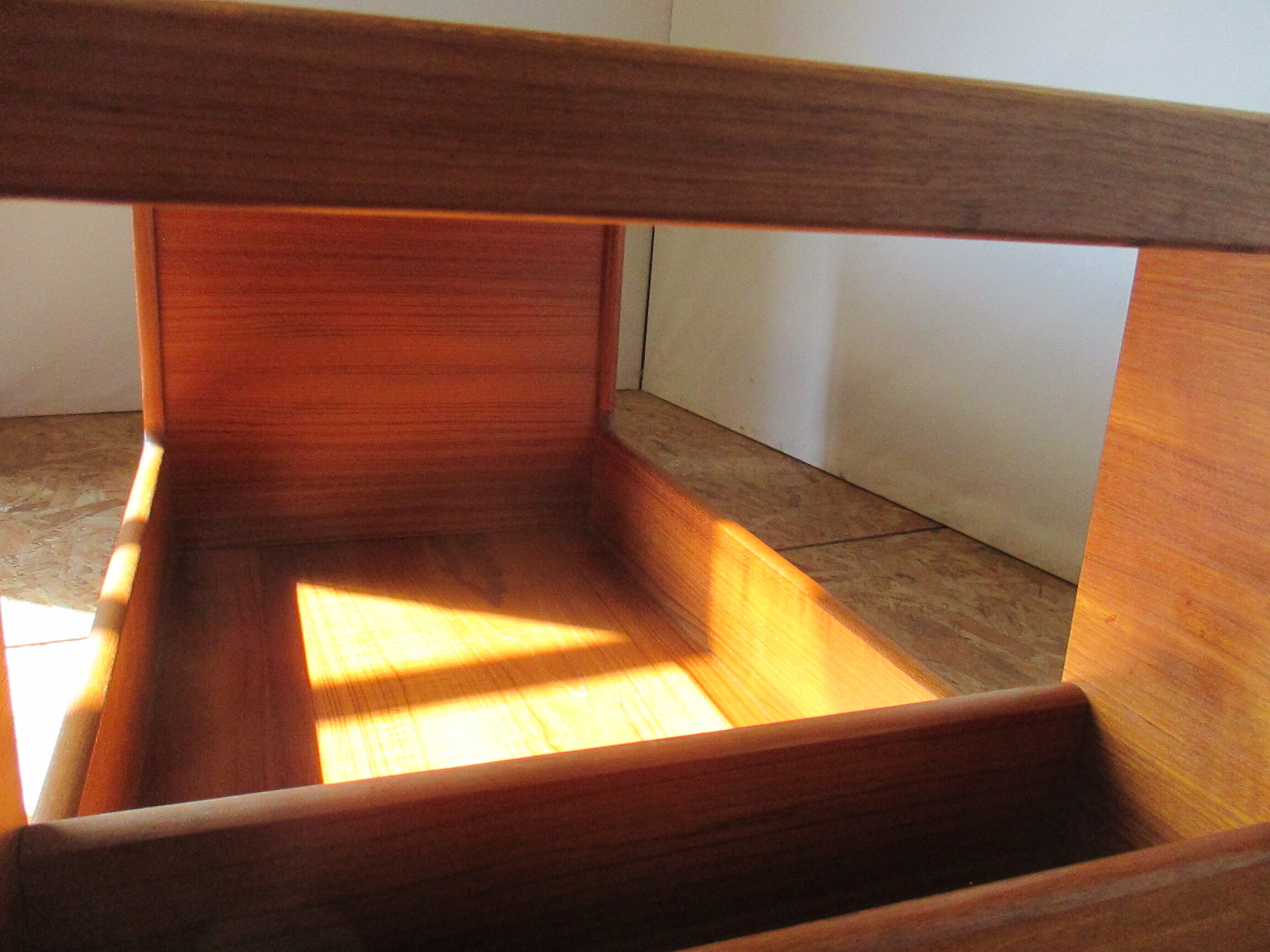 Coffee table on wheels 70