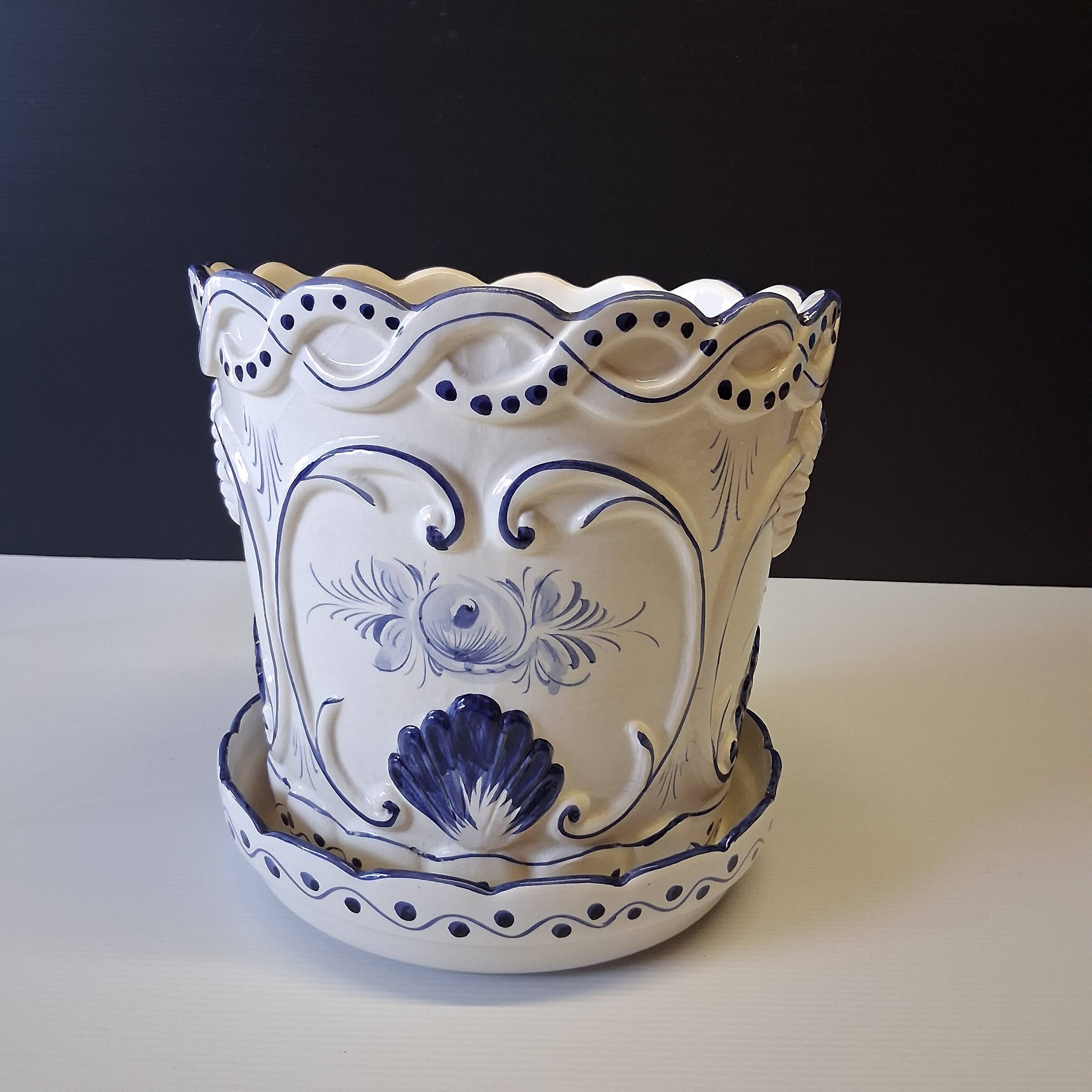 Very nice blue ceramic pot in good condition.