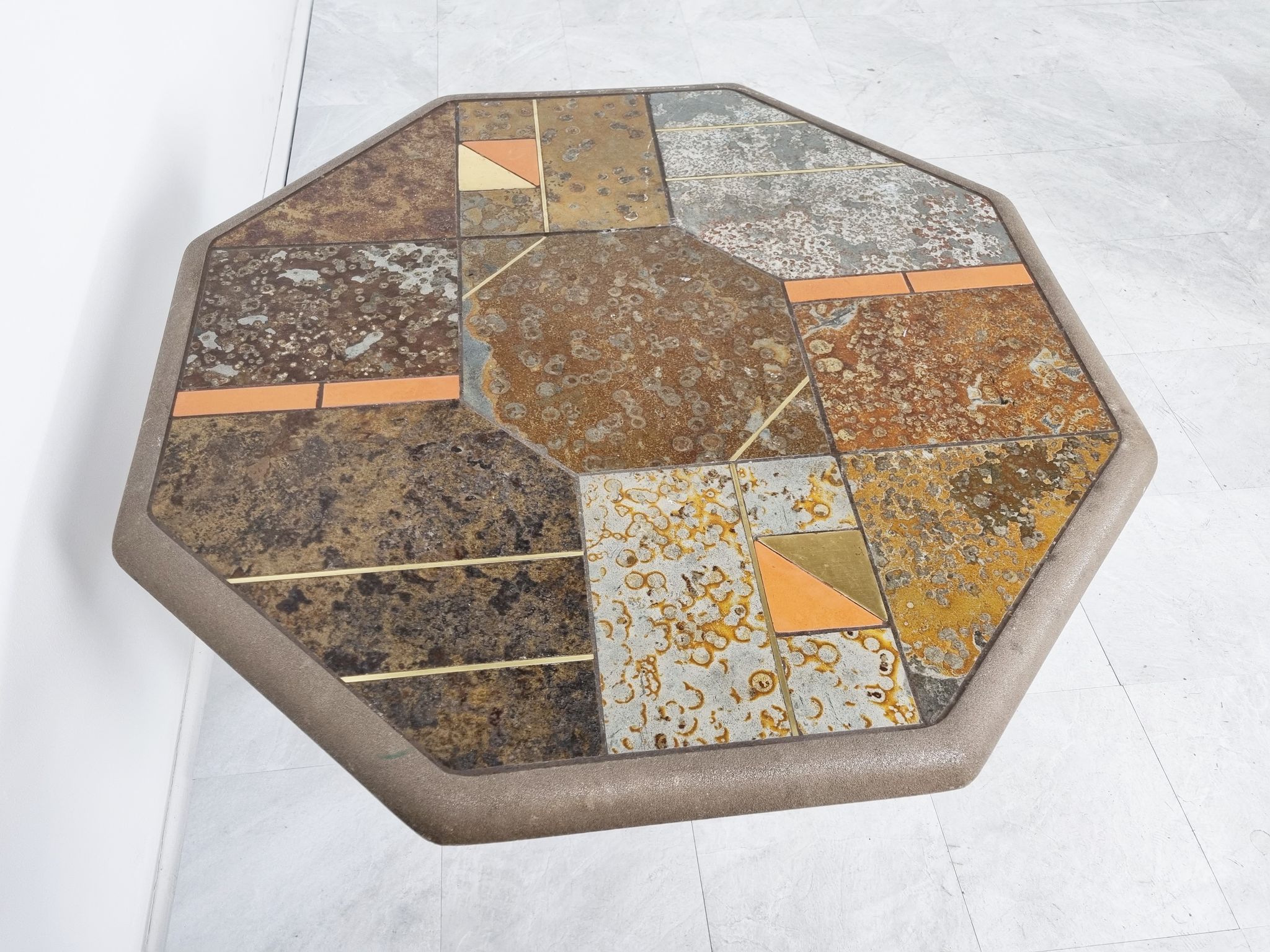 Table basse en ardoise brutaliste, années 1970