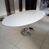 Table pied tulipe
