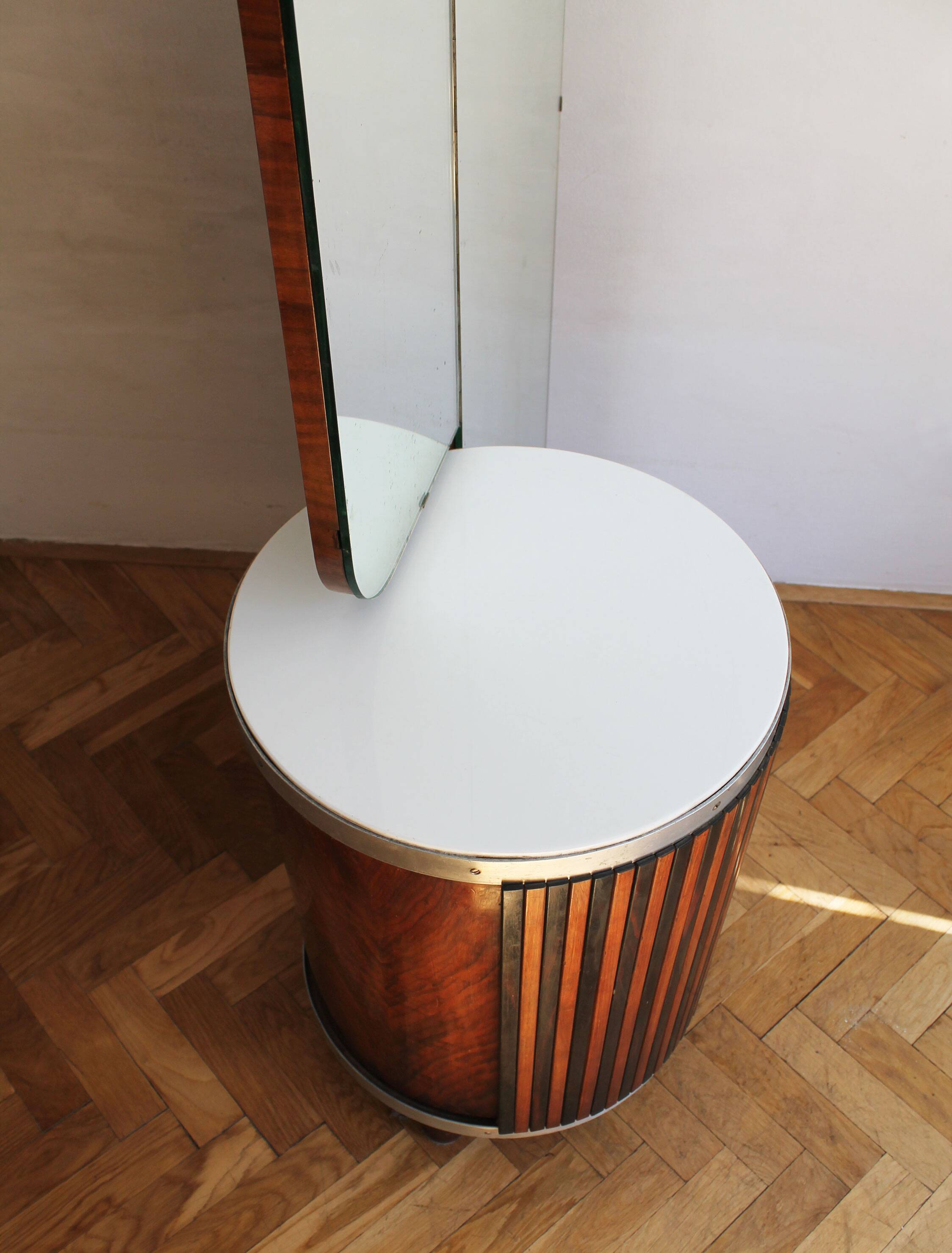 Coiffeuse des années 1930 par UP Brno