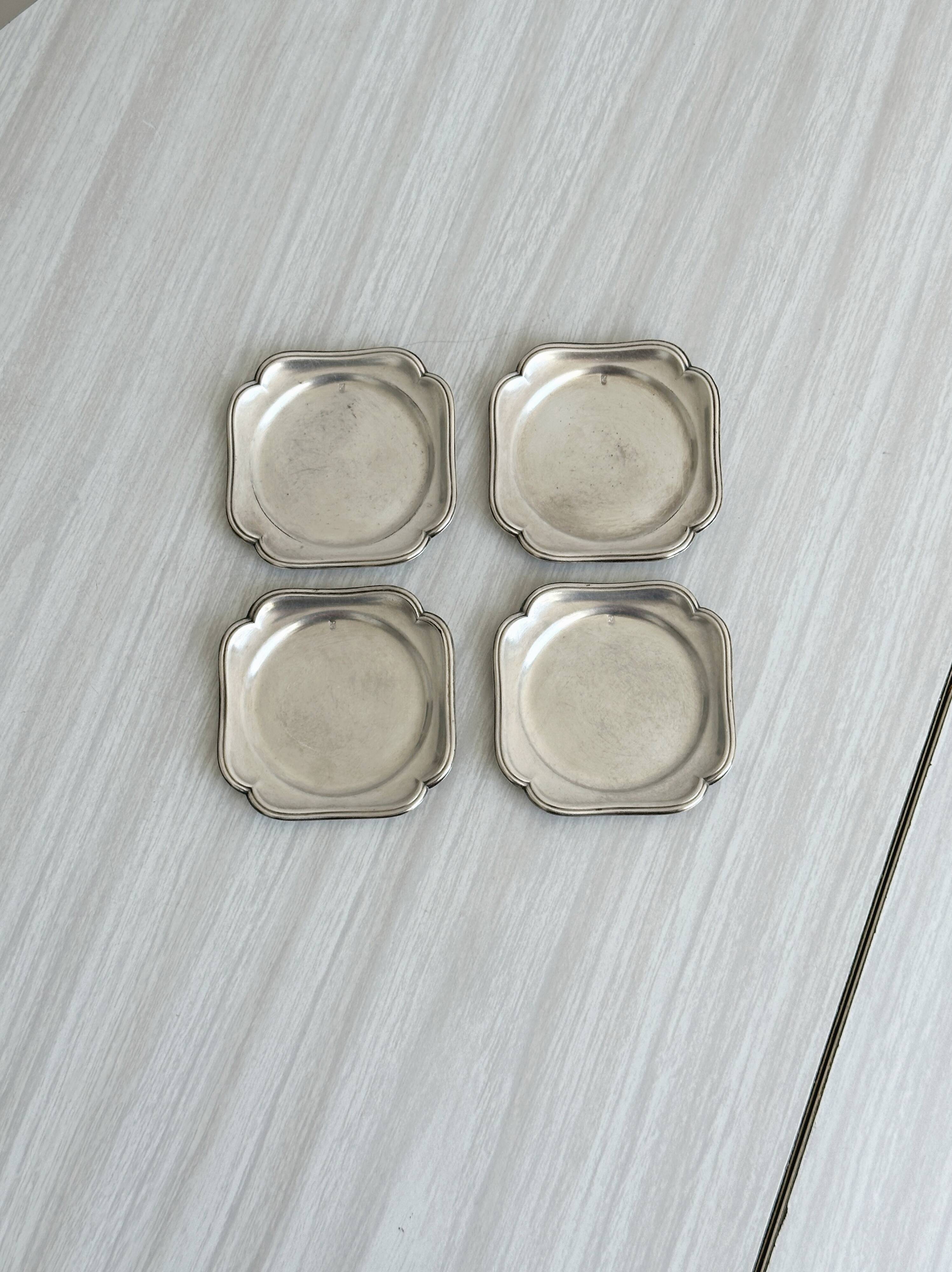 Lot de petites coupelles à entremets