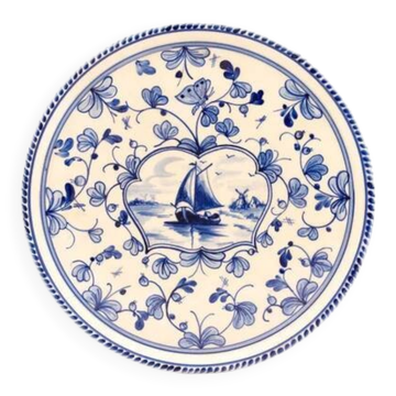 Vintage white plate with blue patterns in Victoria porcelain.