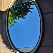 Ancien miroir ovale guilloché doré et peint