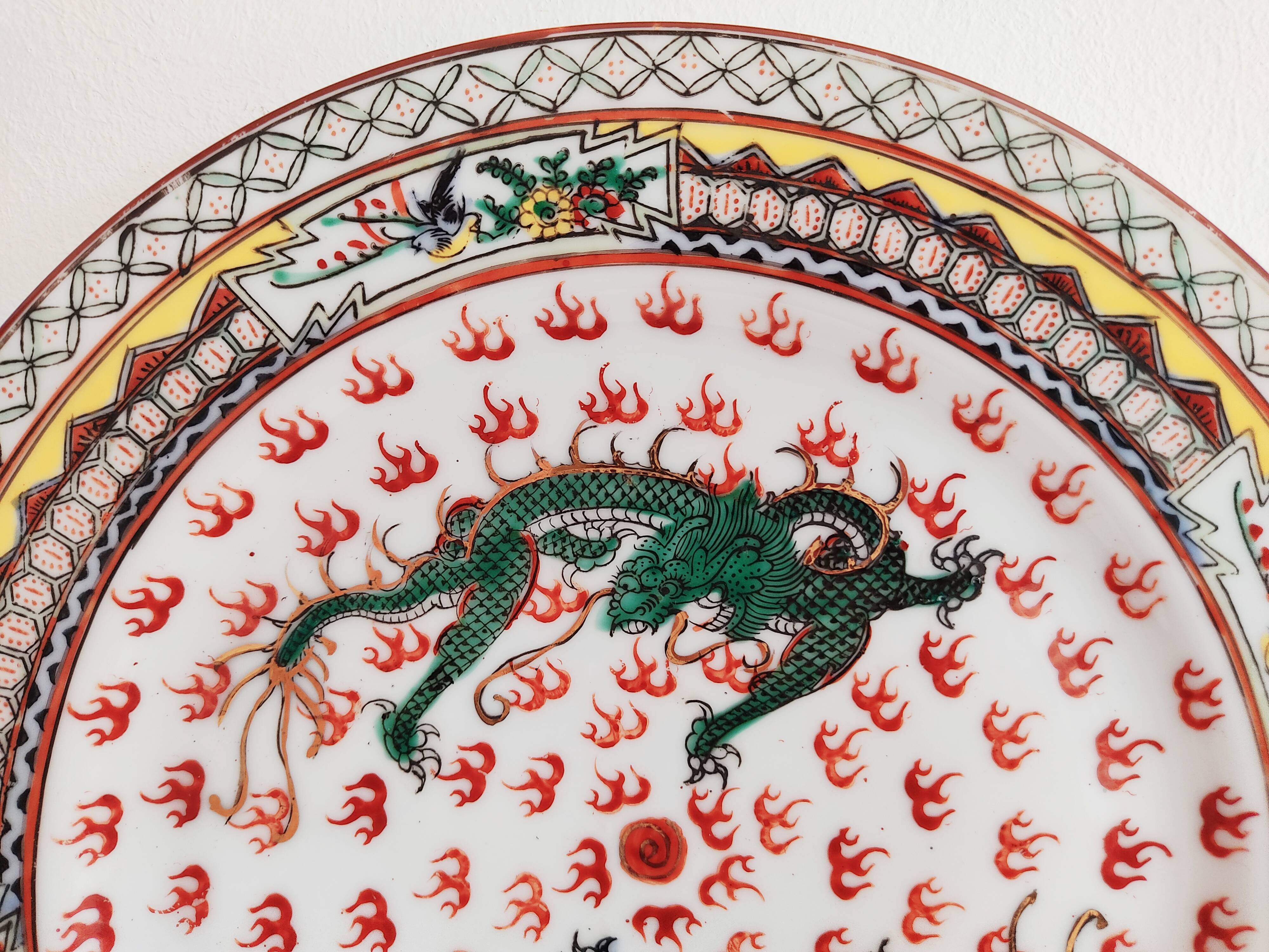 Chinese plate with two dragons