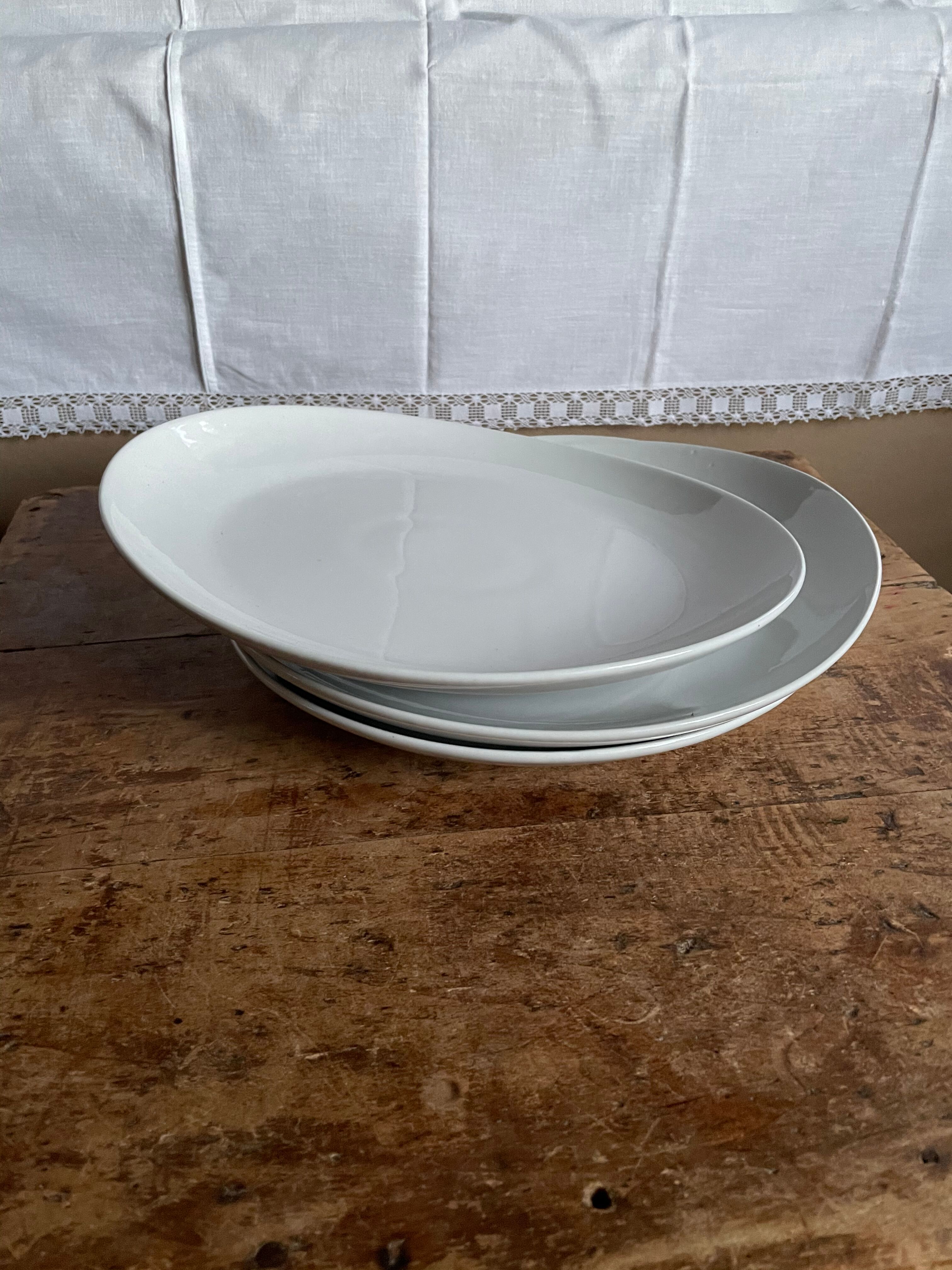 3 white porcelain plates for pasta like Saturnia restaurant