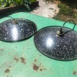 2 enamelled sheet metal suspensions