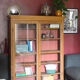 Vitrine bois et terracotta