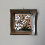 Céramique artisanale murale à décor de marguerites