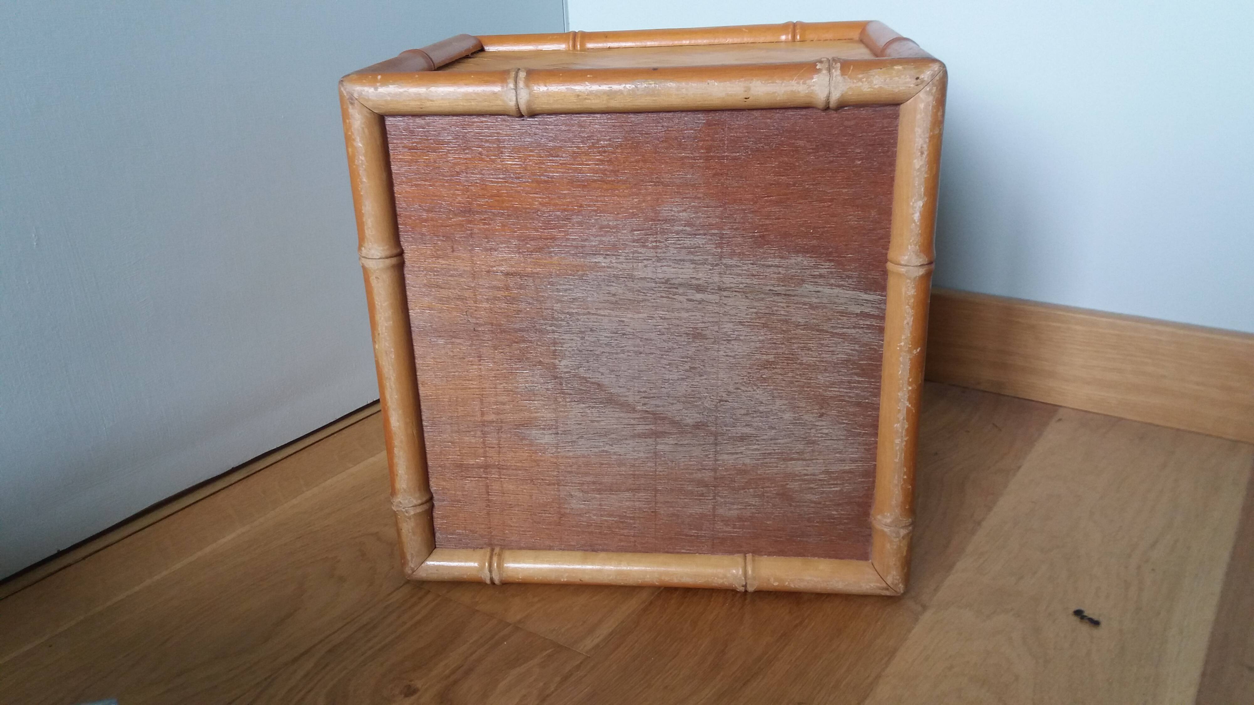 Cache pot, storage box in wood and rattan.
