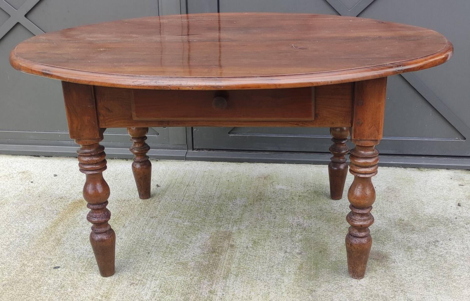 Old louis philippe oval coffee table 1 drawer