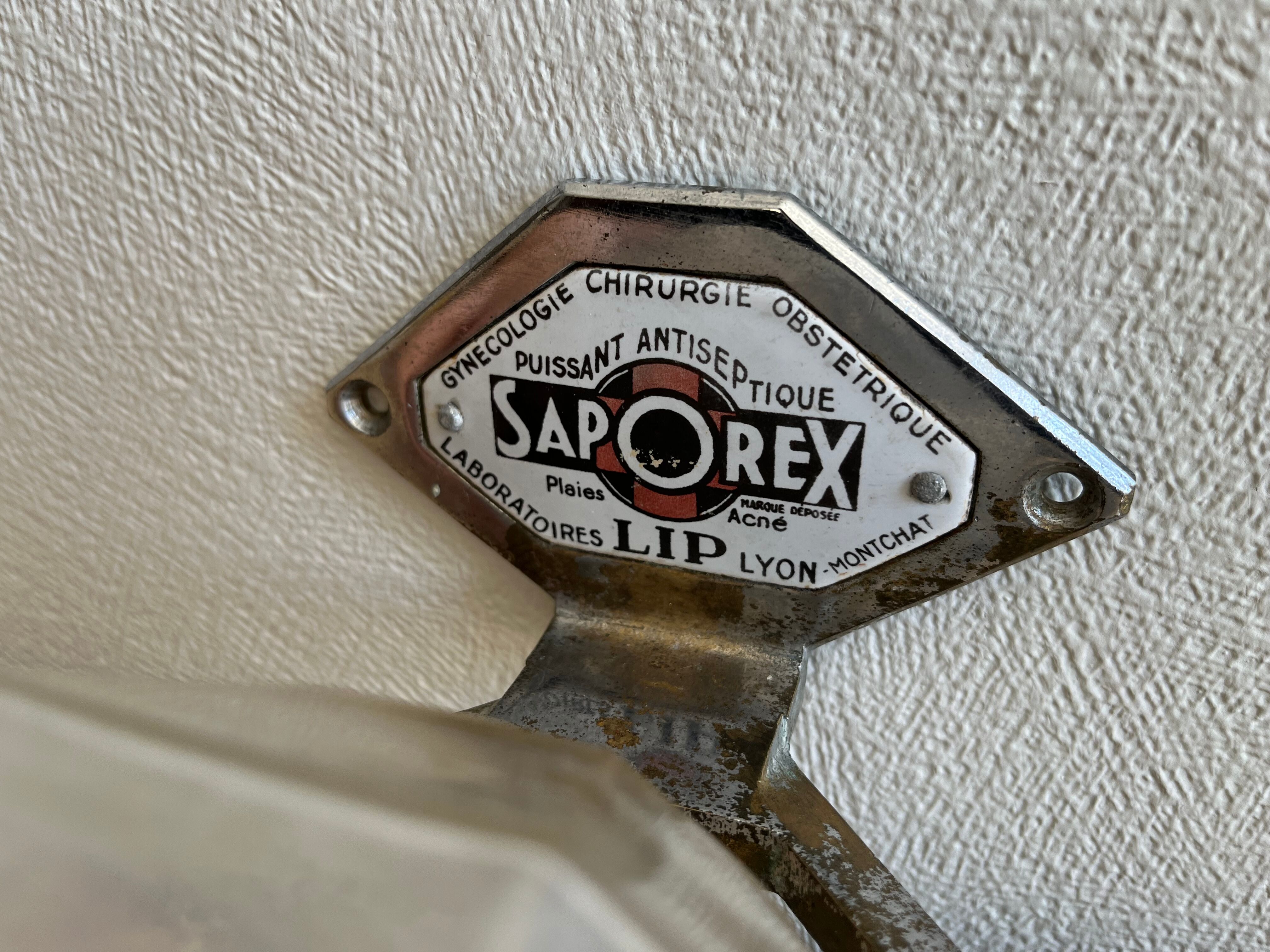 Ancien distributeur mural de savon