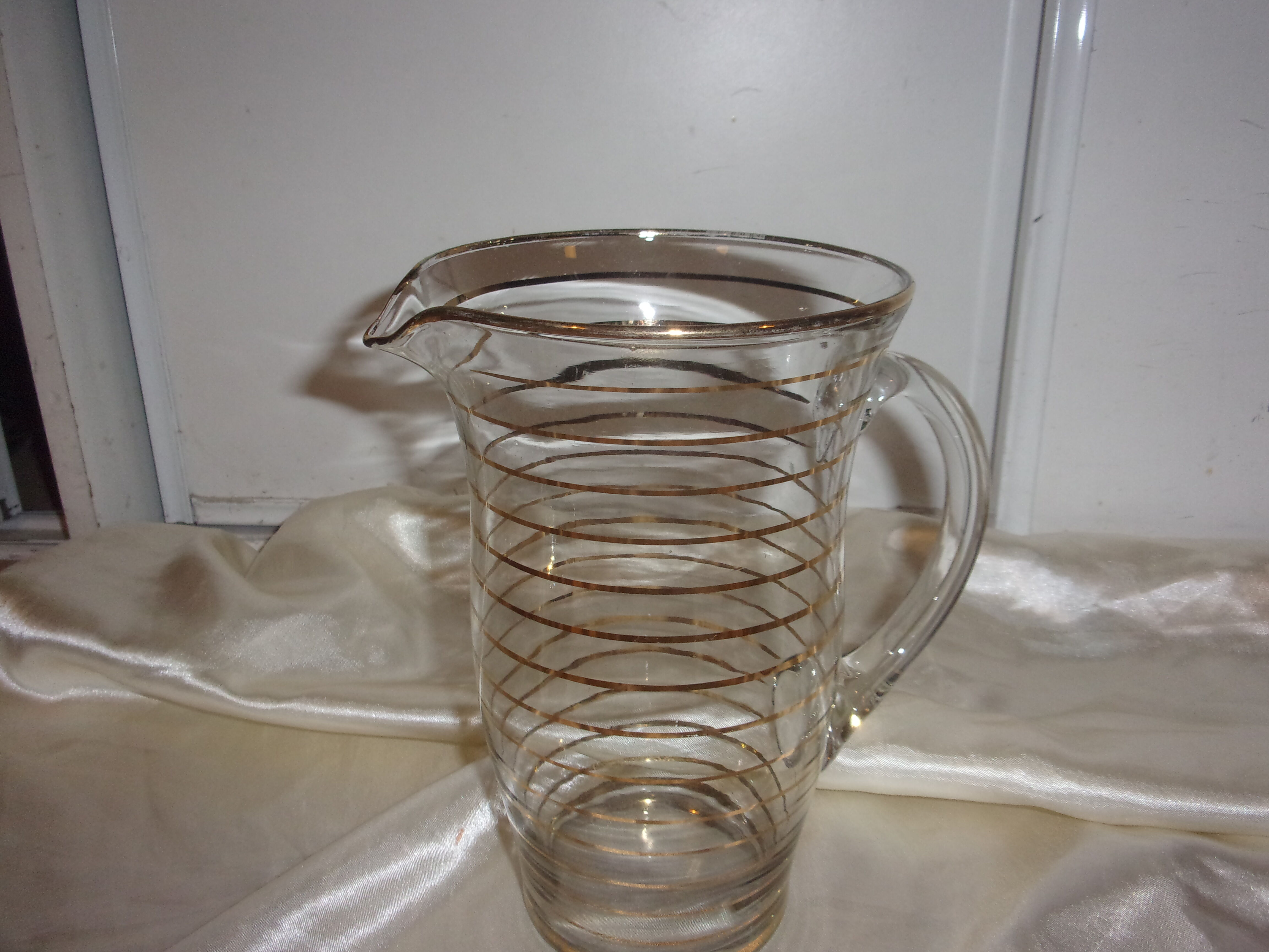 Service in glass pitcher and 10 glasses