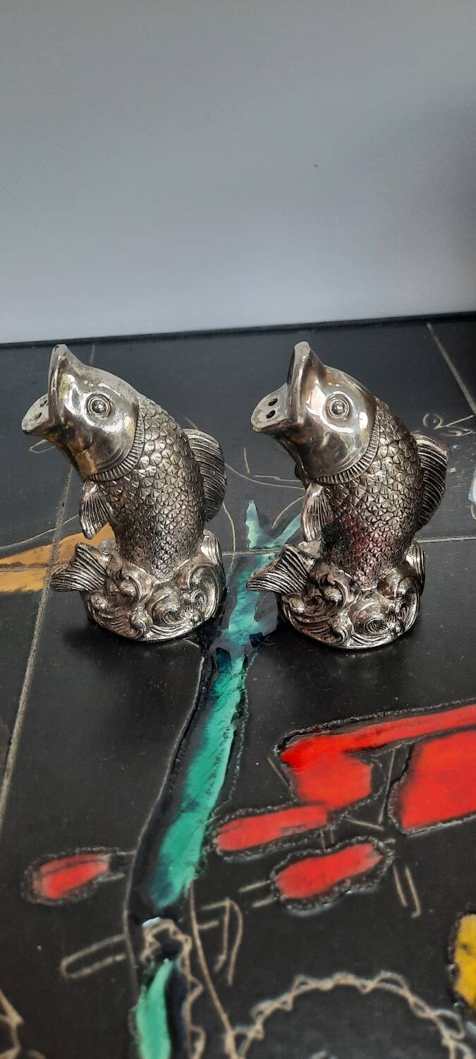 Fish salt and pepper shakers