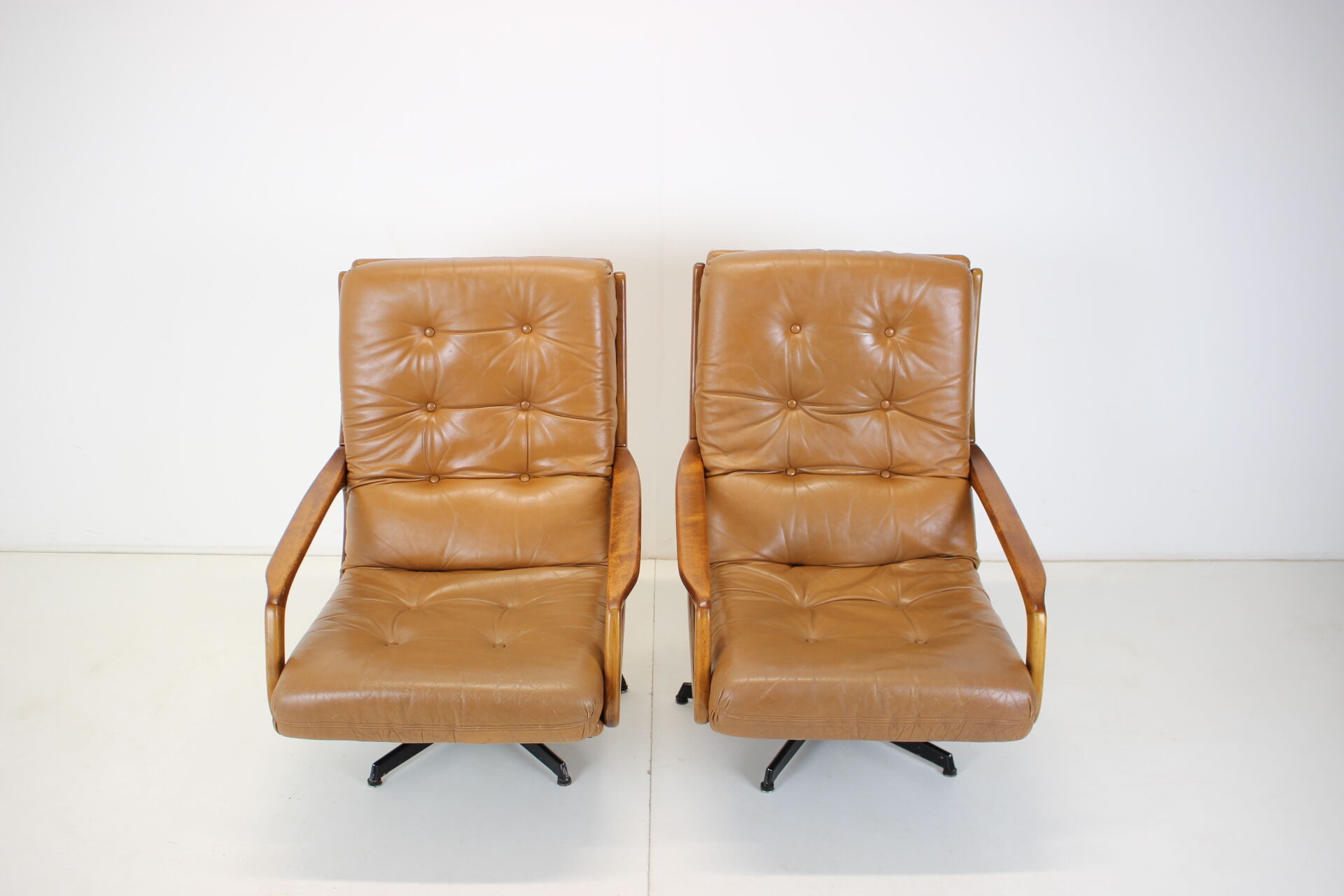 Eugen Schmidt set of 2 leather armchairs for Soloform