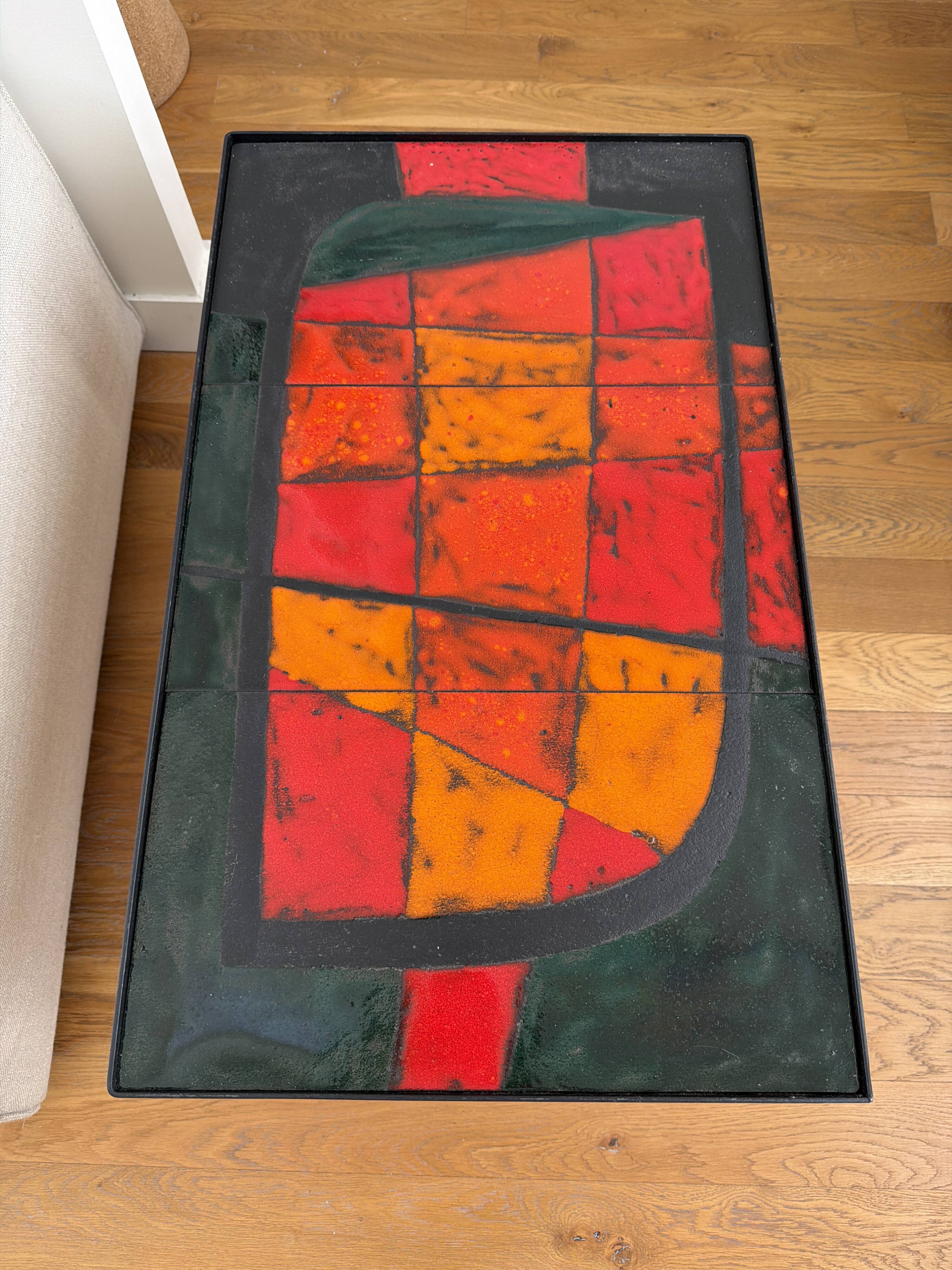 Table basse ceramique de jean et Robert Cloutier en pierre de lave émaillée