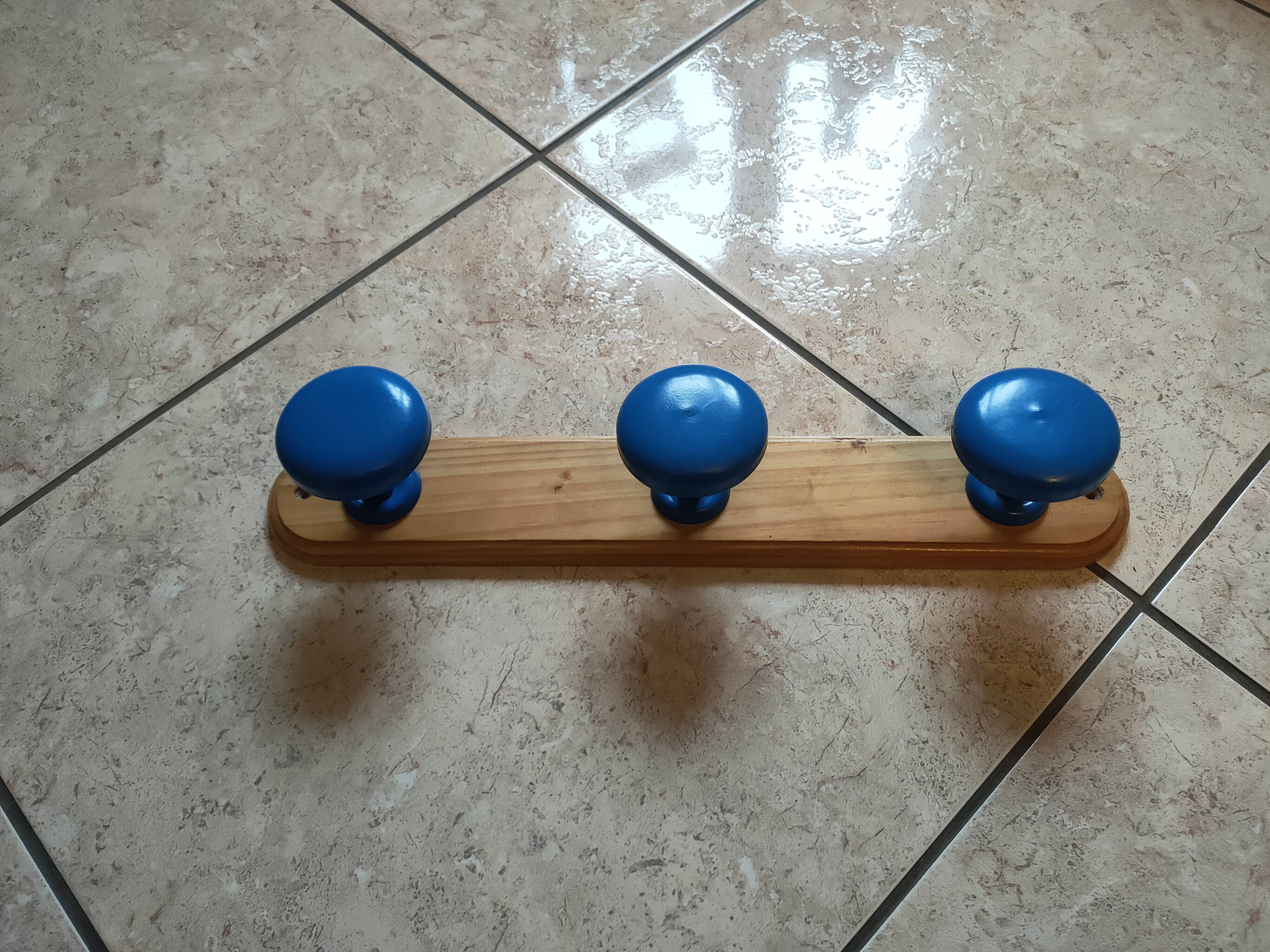 coat rack with 3 hooks