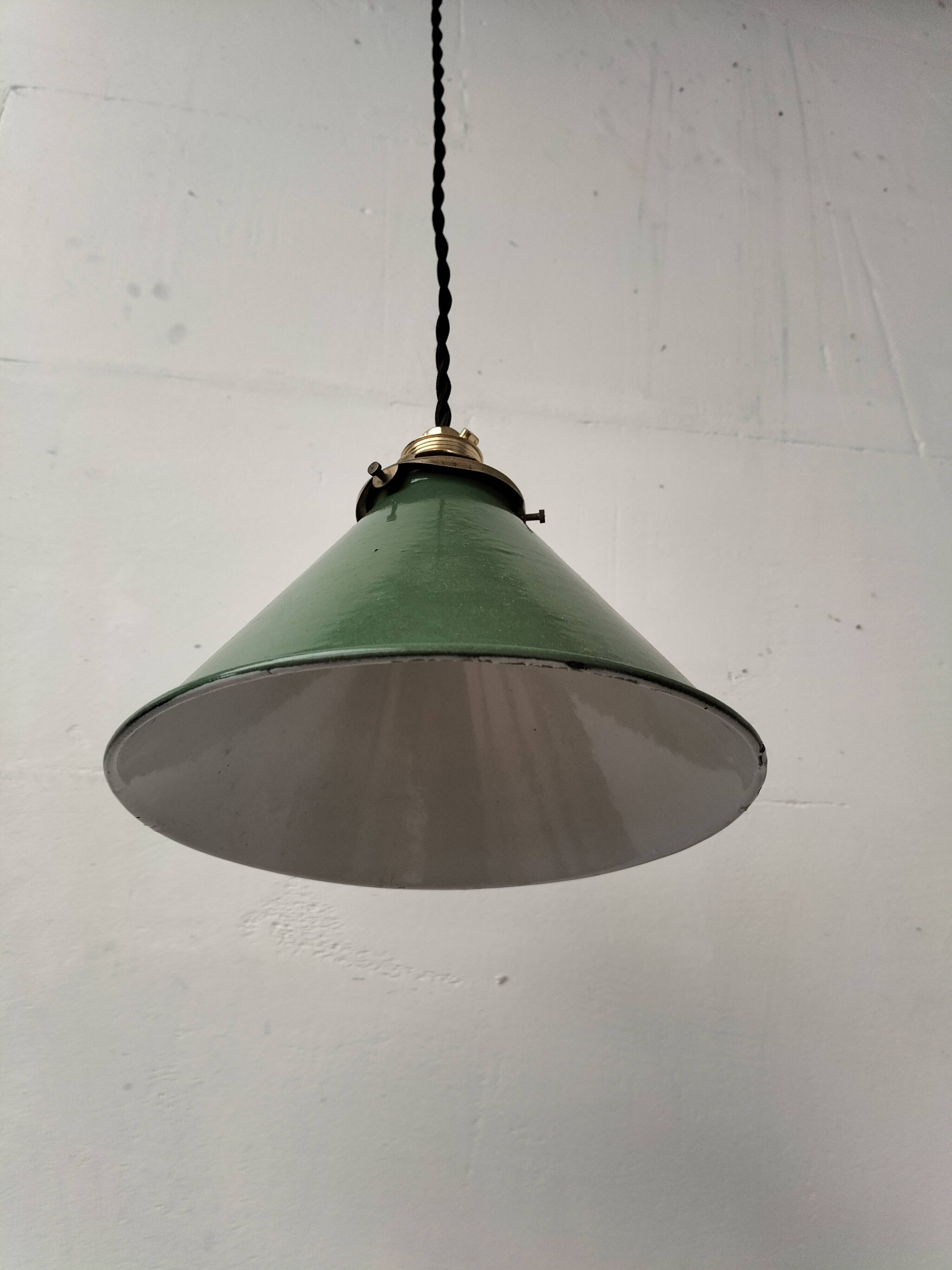 Enamelled sheet metal cone suspension