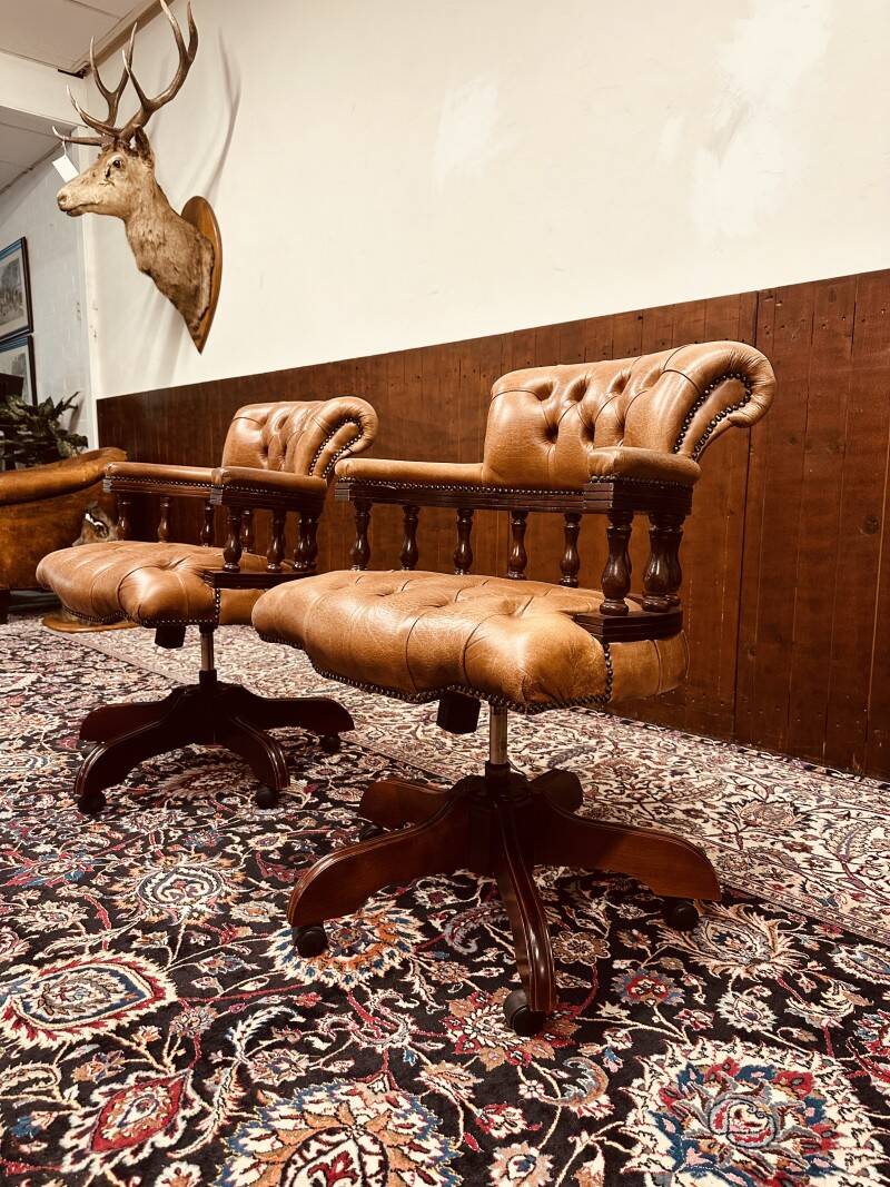 Ensemble de chaises de bureau Chesterfield English Captain Chairs marron