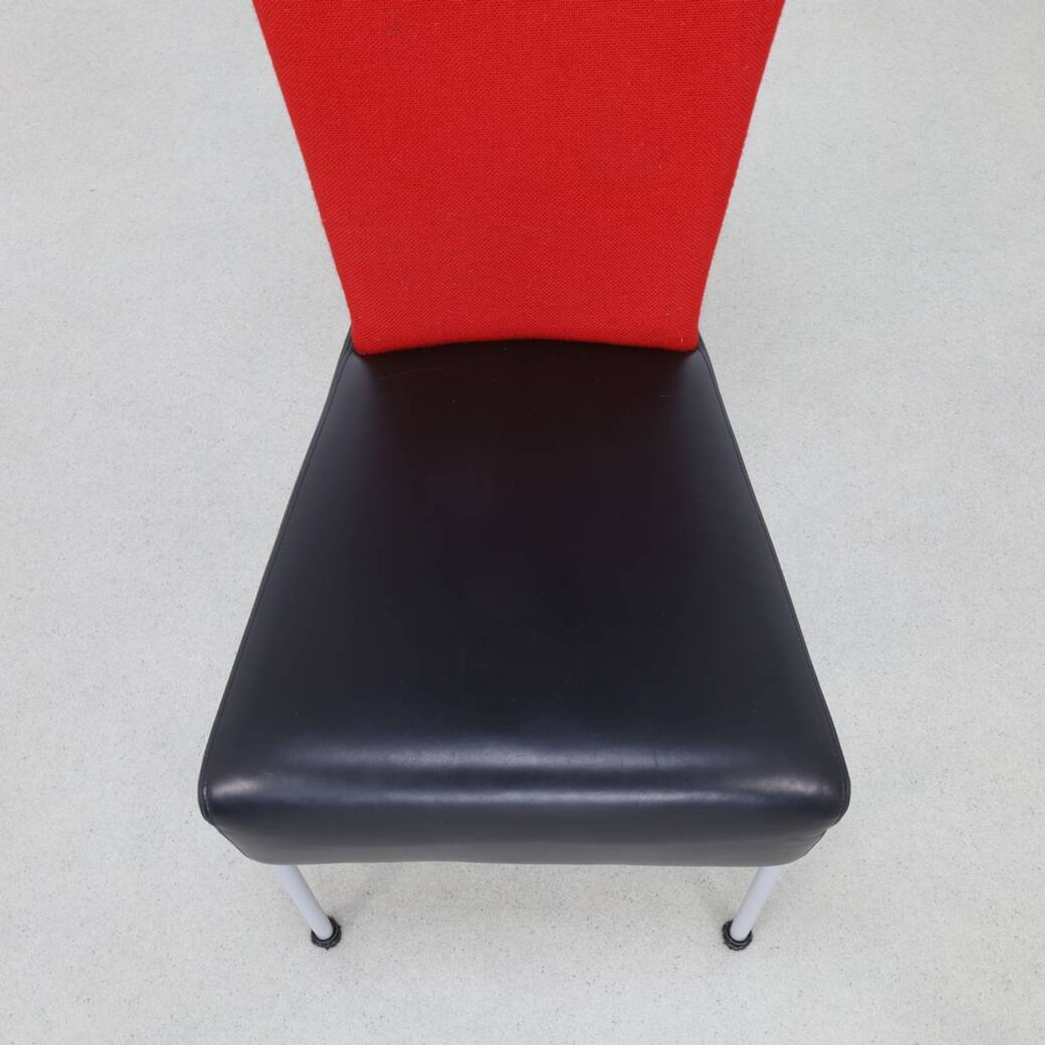 Ensemble de 4 chaises de salle à manger postmodernes bicolores, années 1980