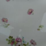 Plat en porcelaine à décor de fleurs
