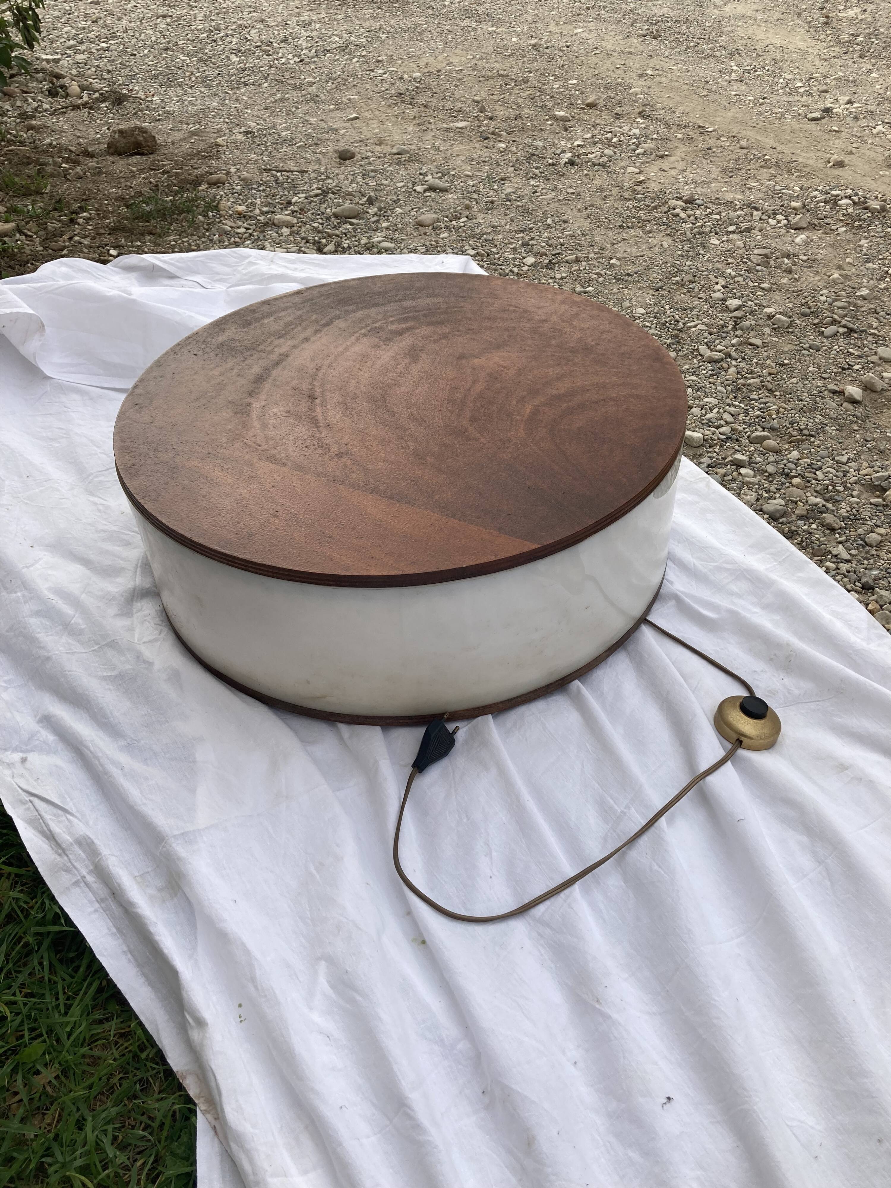 Round of light to pose design 70s