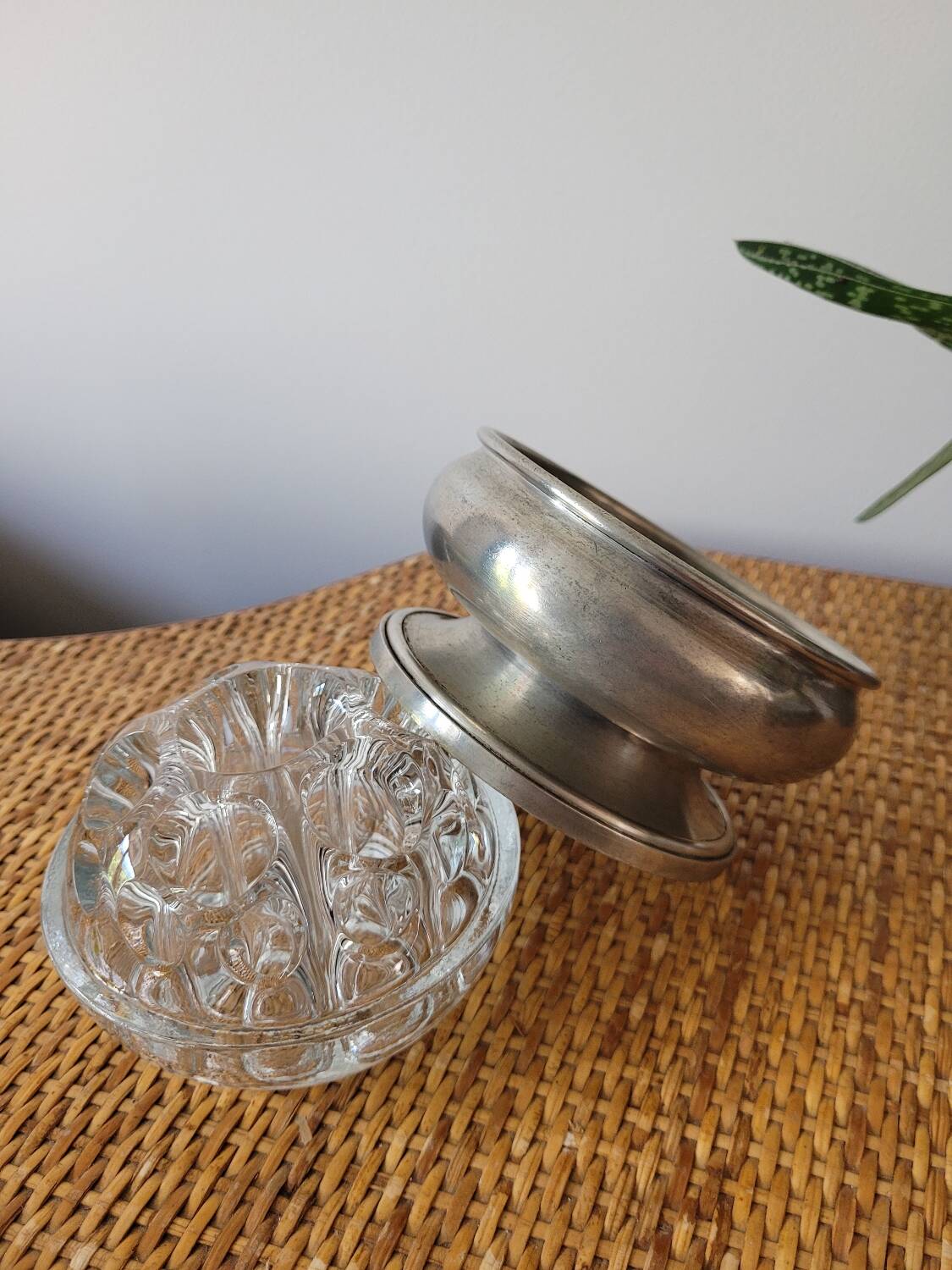 Reims glass flower vase with tin support