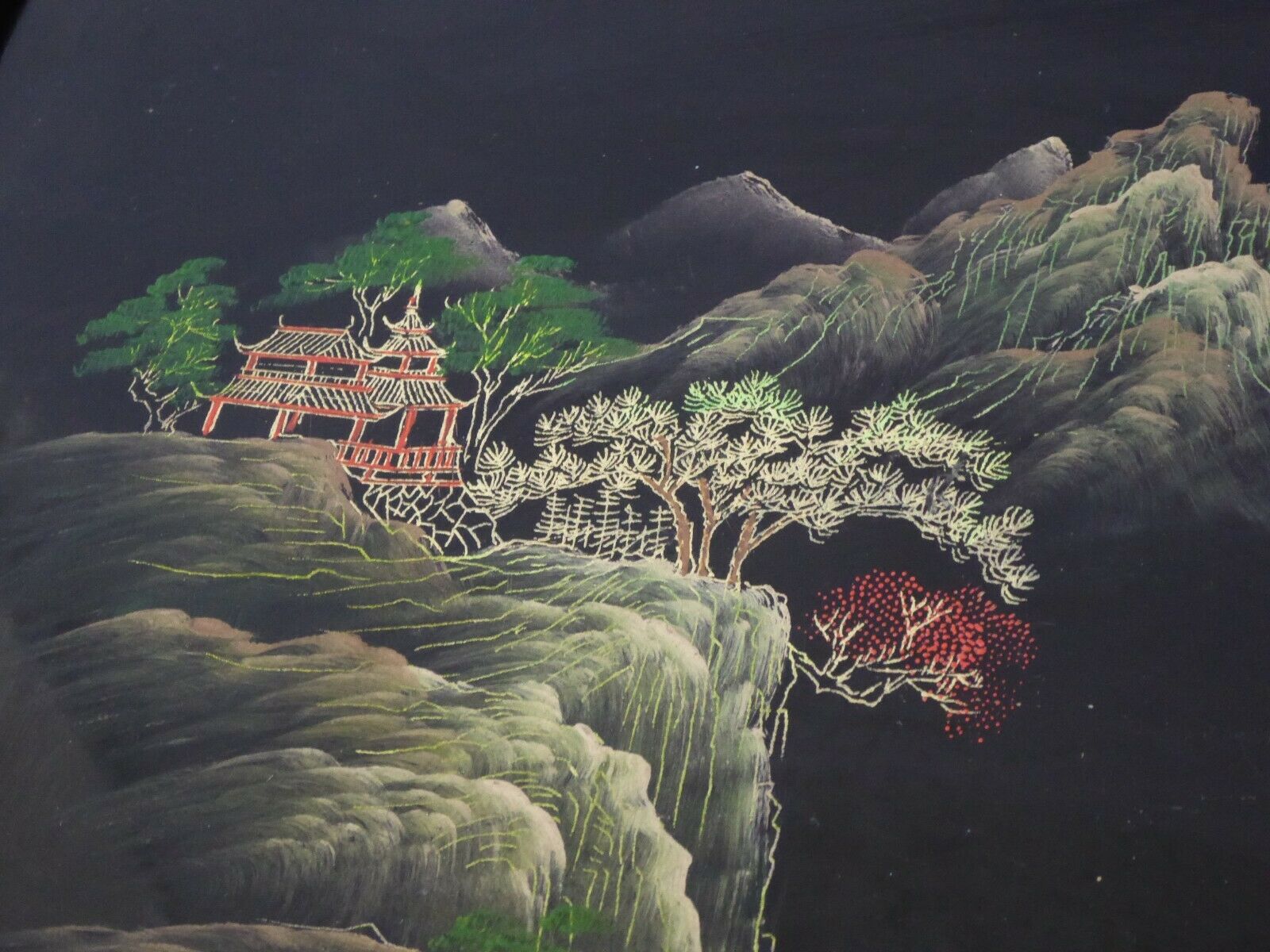 Japan's black lace-up tray