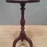 Small tripodeo table