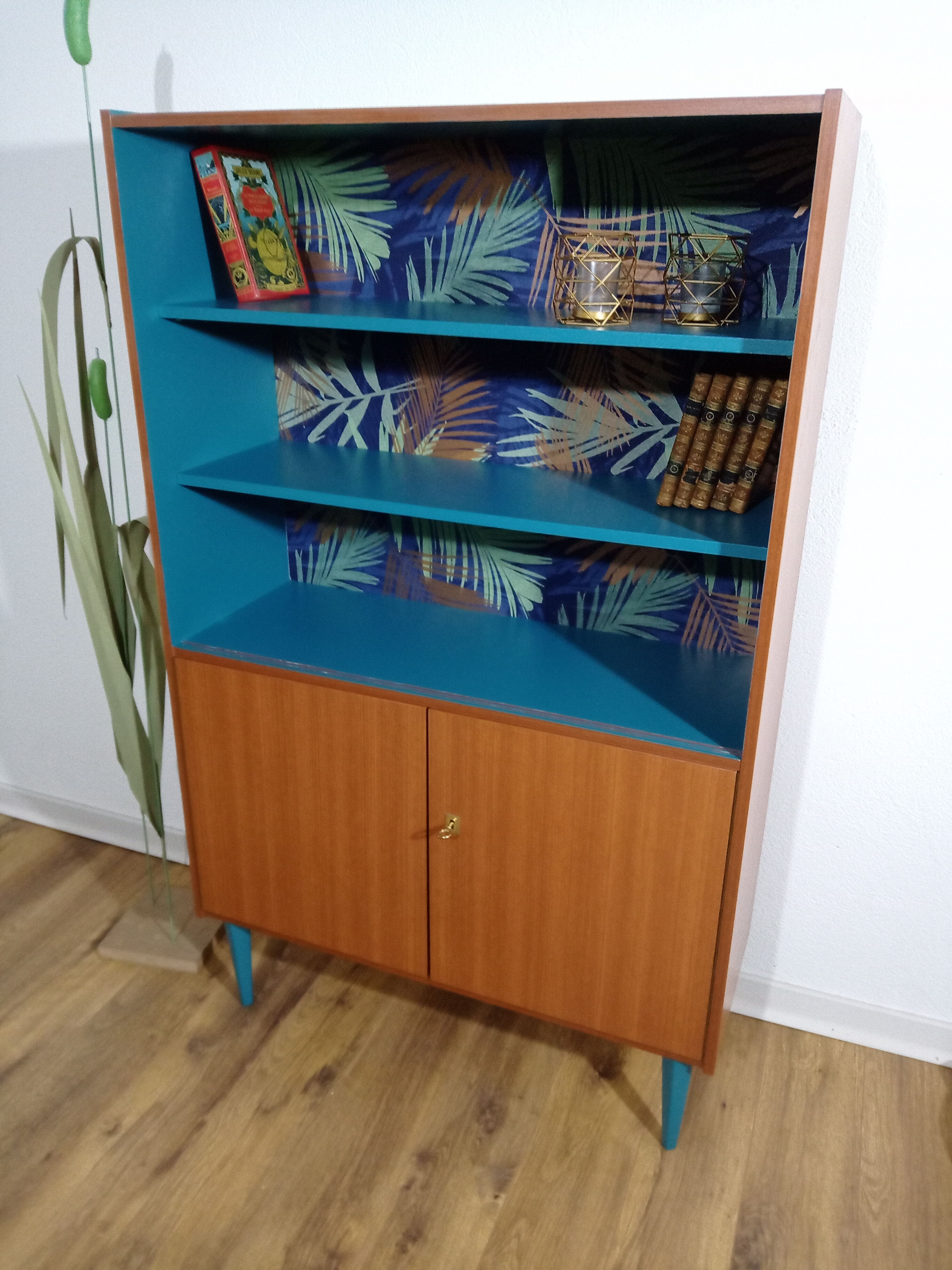 Vintange and tropical library