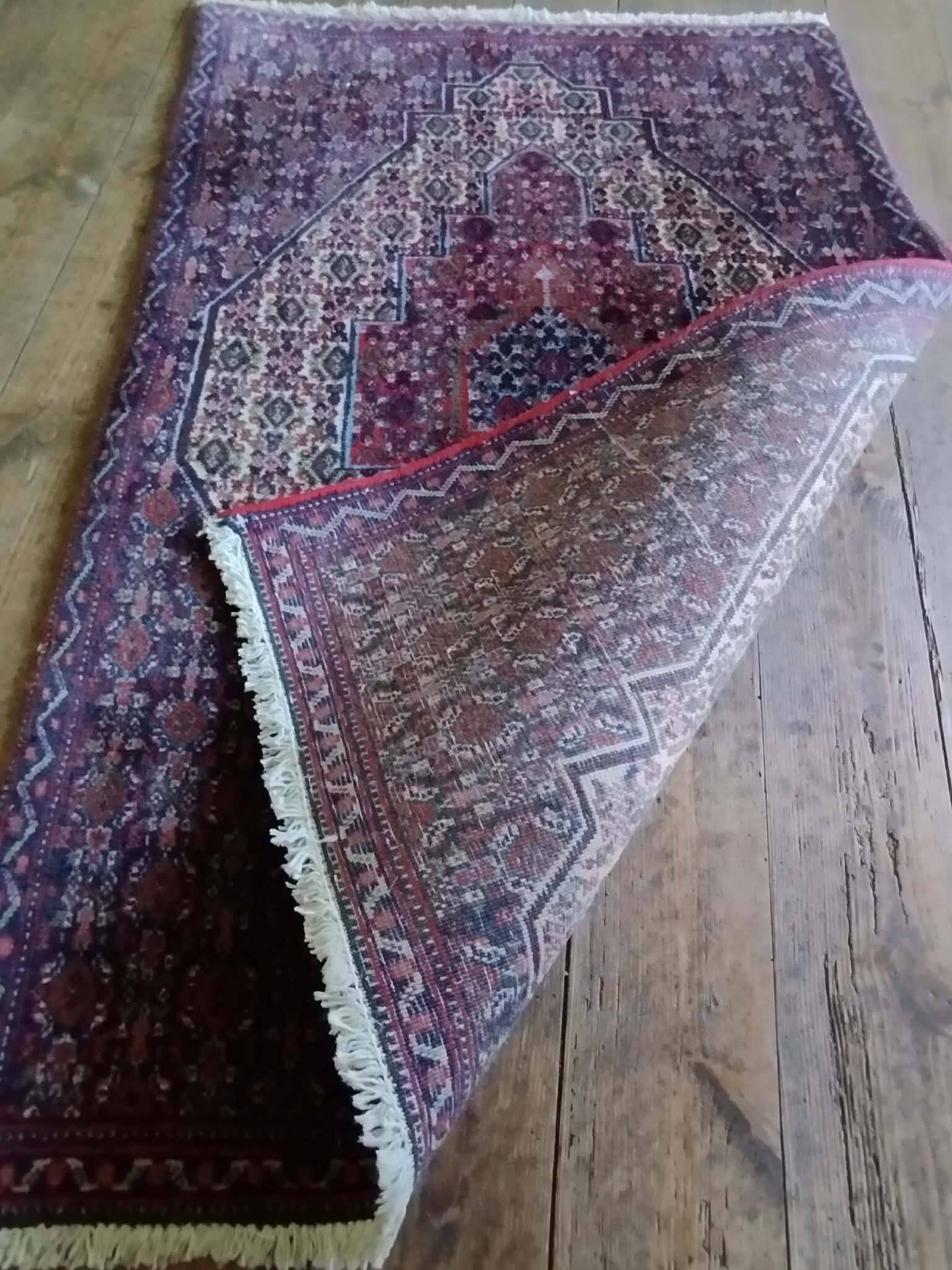 Handmade Persian Senneh rug 110x68cm