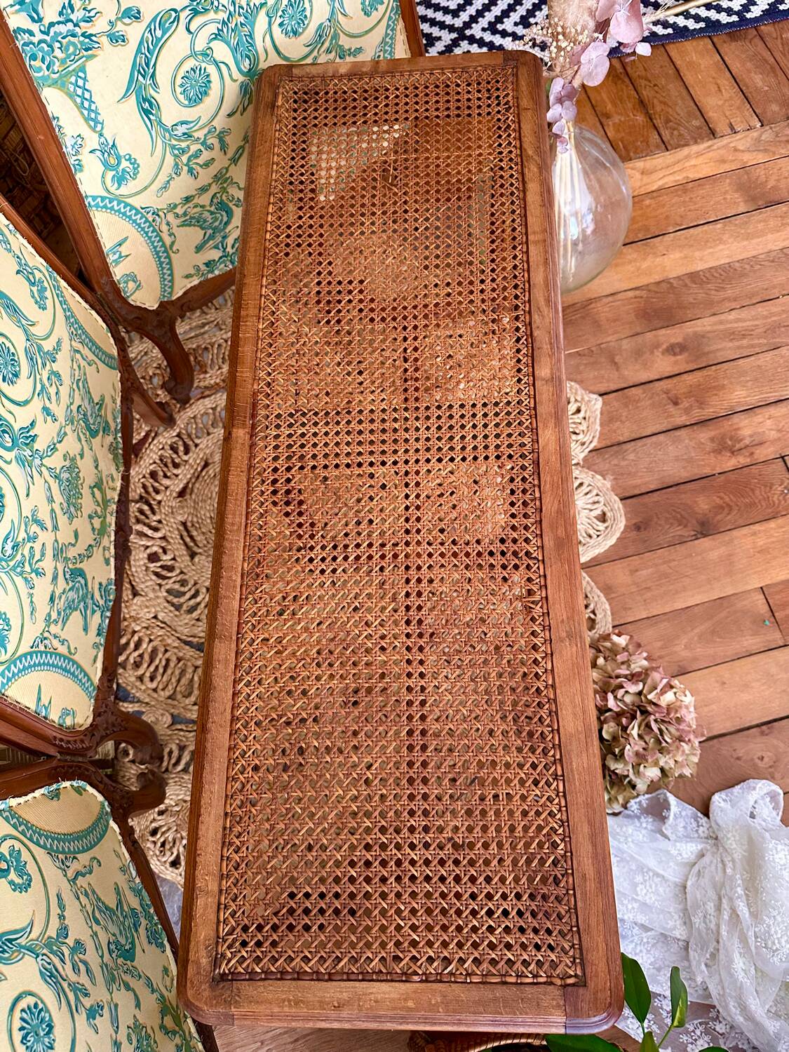 Piano bench seat in cane