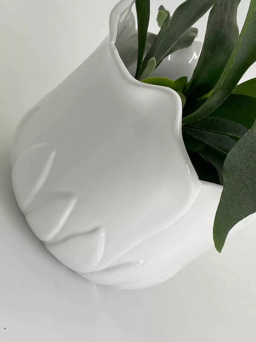 Cache-pot vintage en forme de tulipe en porcelaine blanche