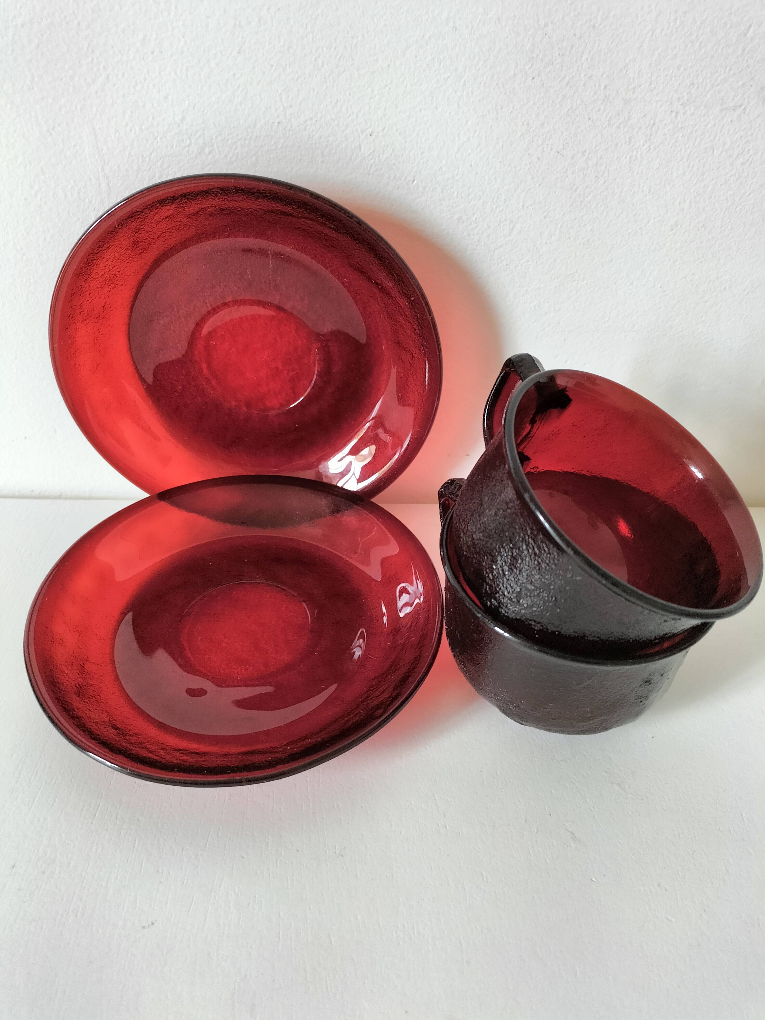 Set of cups and saucers Arcoroc Sierra ruby – 1970s