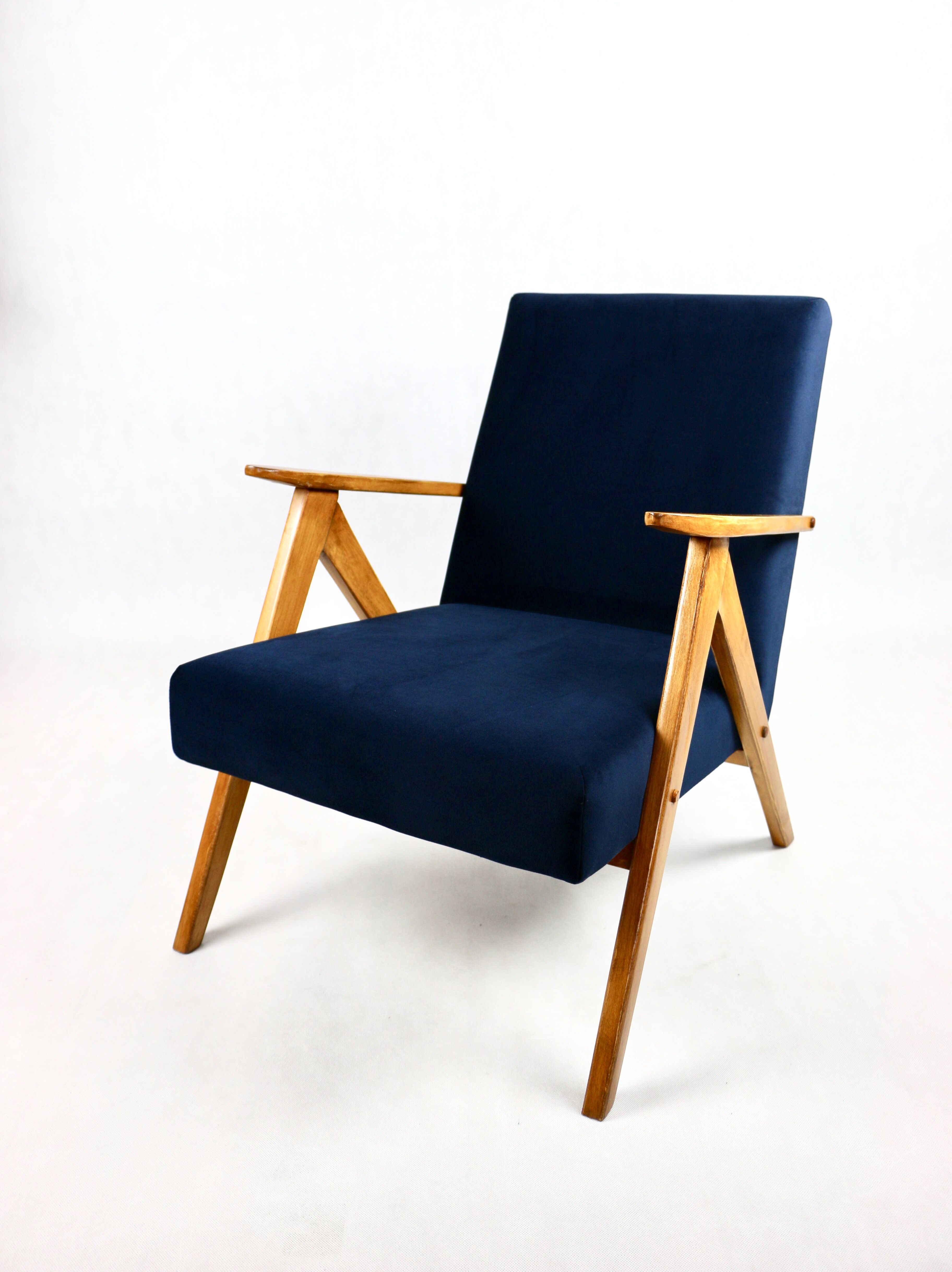 Fauteuil vintage en velours bleu marine Var, années 1970