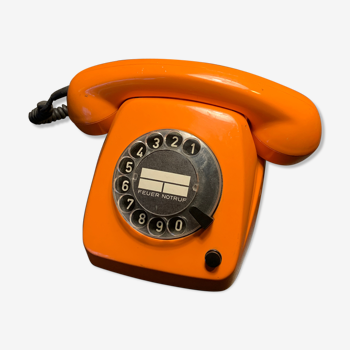 Téléphone orange à cadran vintage