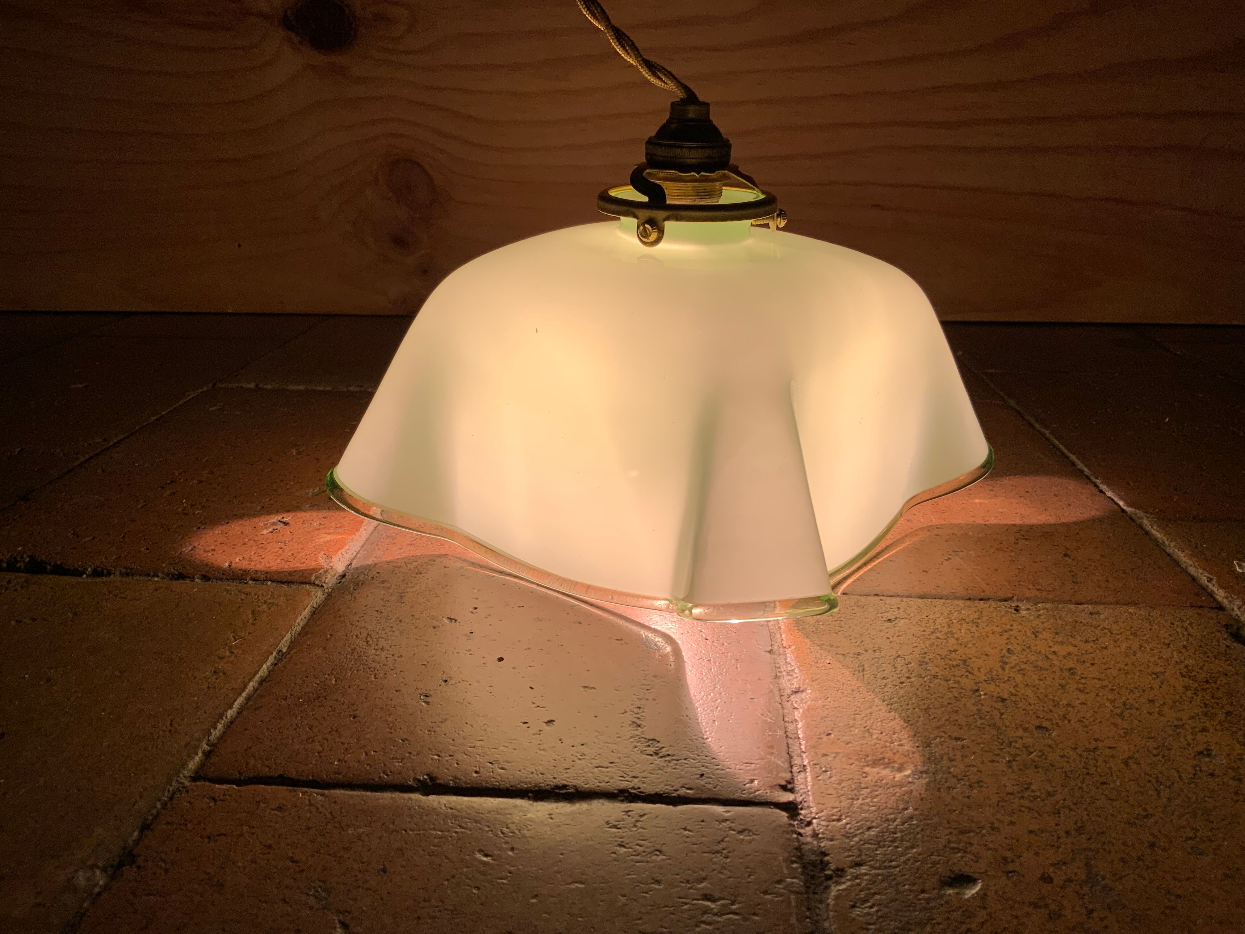 Opaline suspension