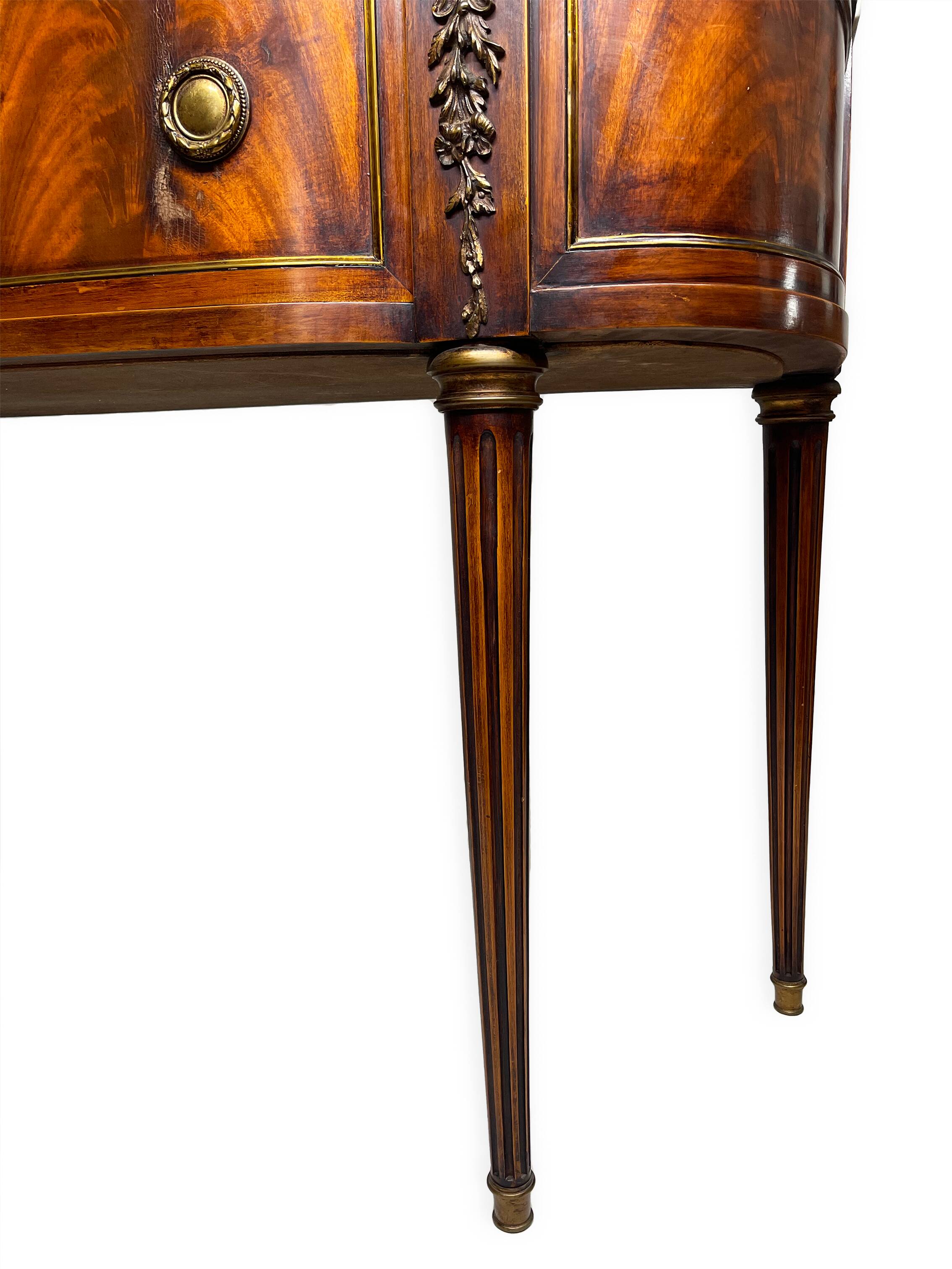 Console française Louis XVI en acajou à plumes, 19ème siècle