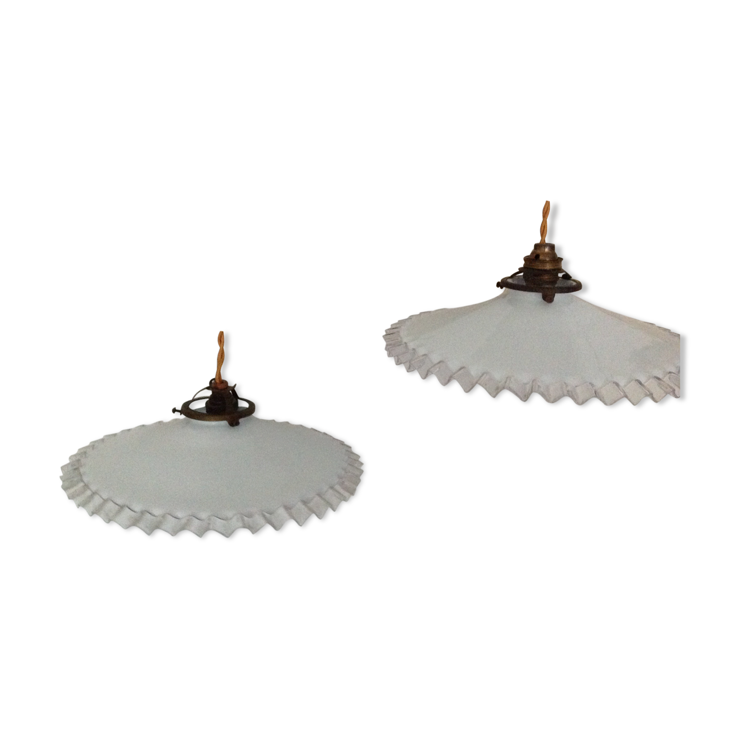Duo de suspensions en opaline vintage