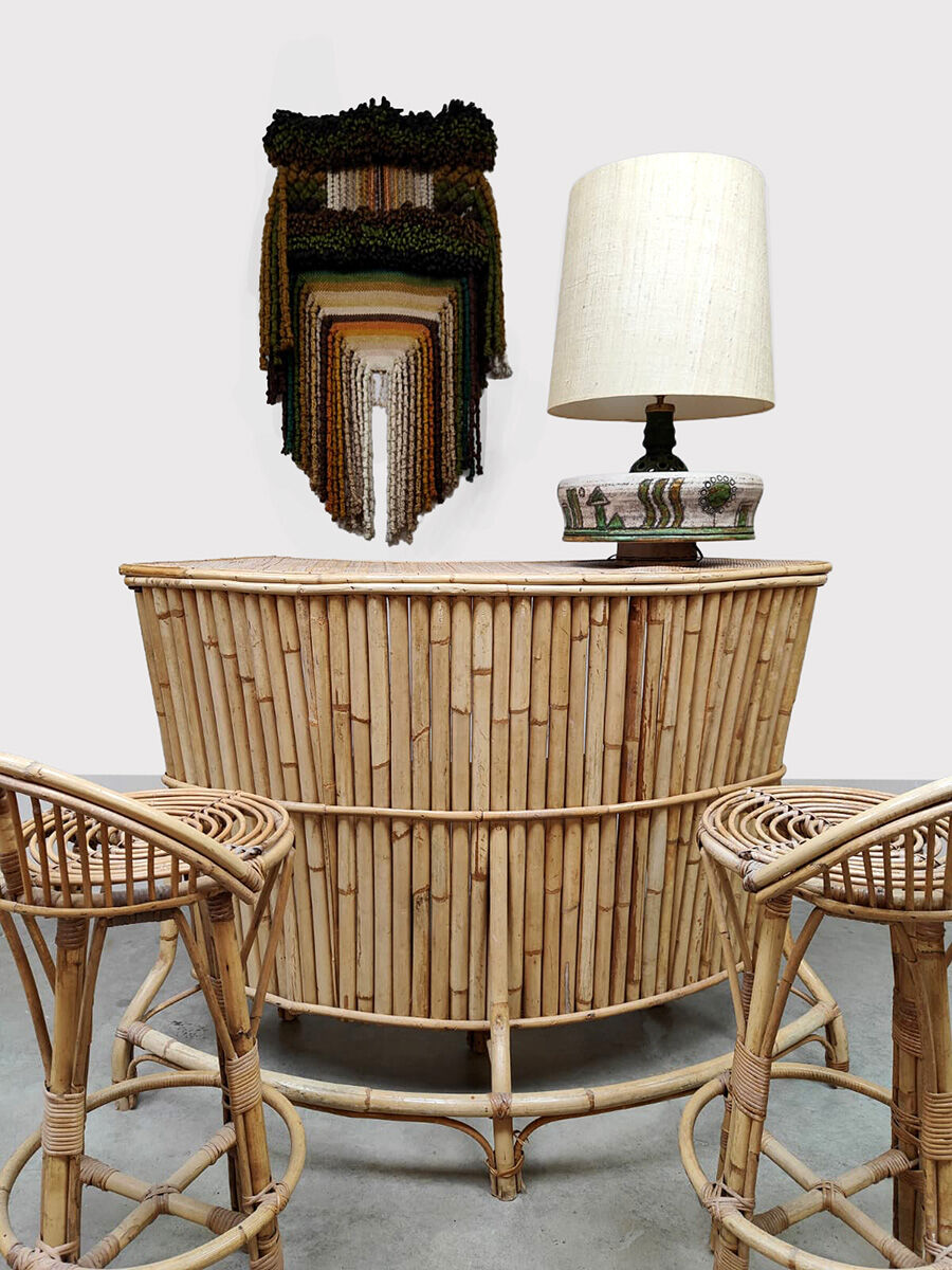 Tabourets de bar tiki en bambou courbés, bar à cocktails vintage