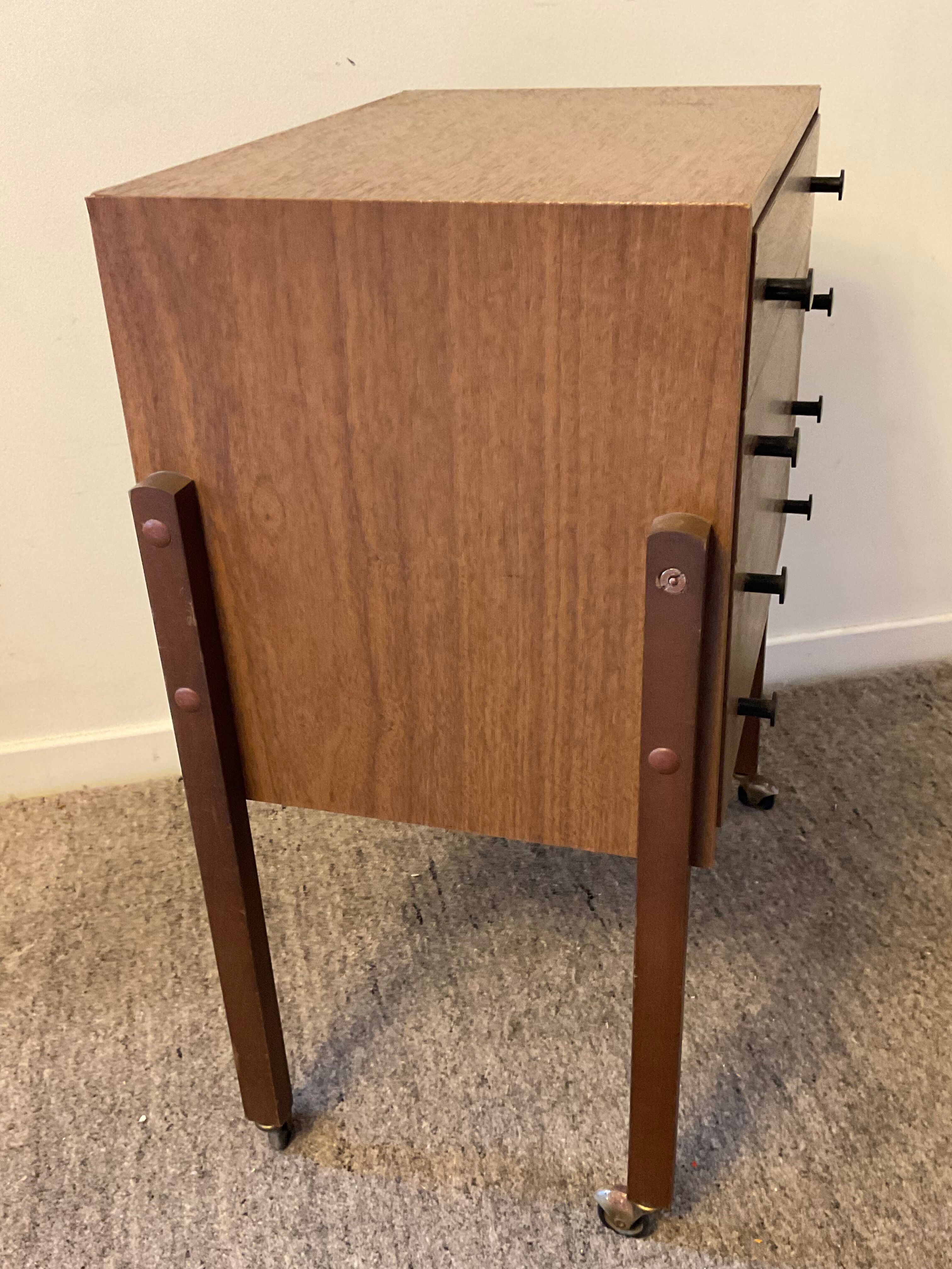 Meuble de métier vintage sur roulettes années 60-70