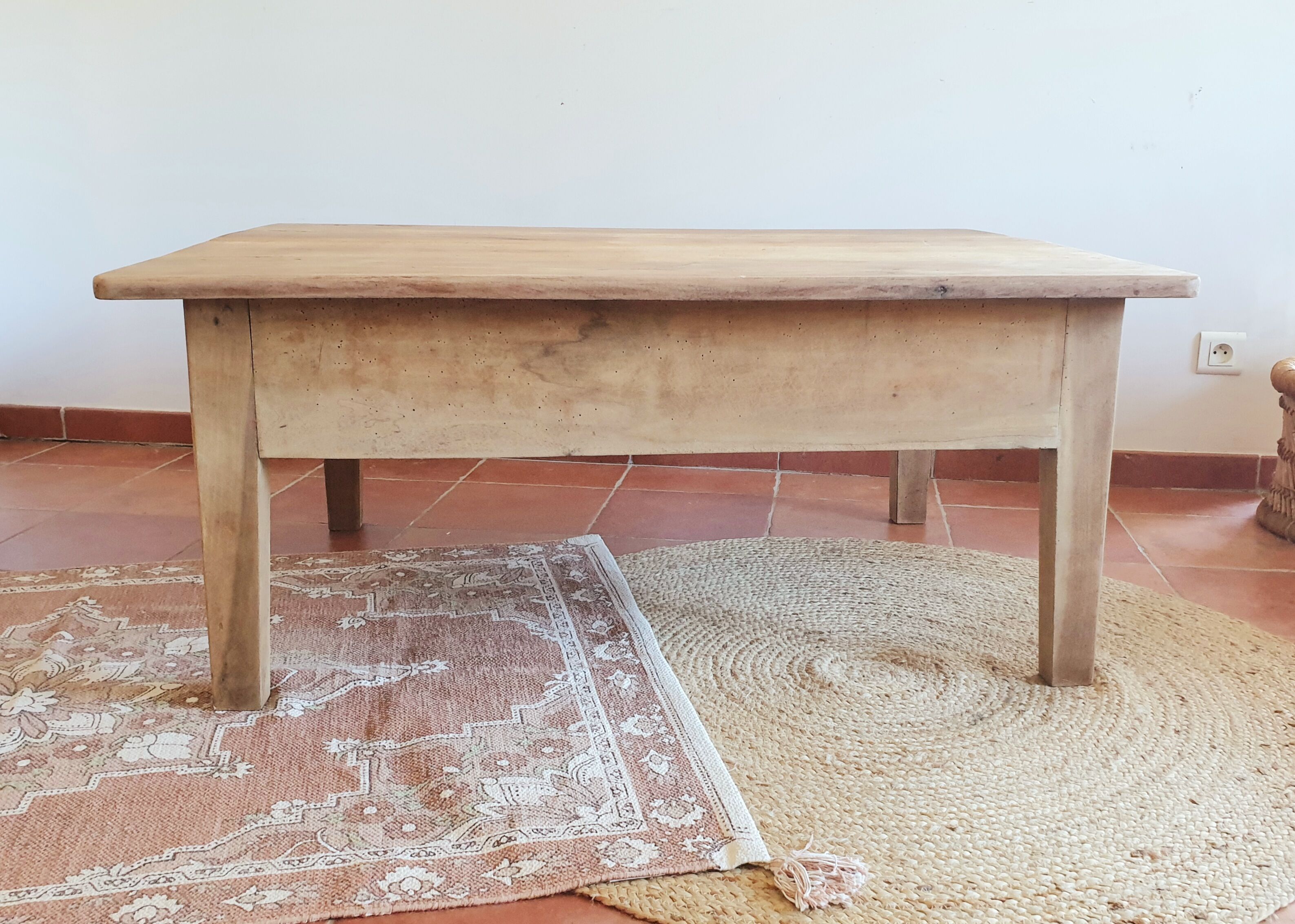 Table basse en noyer