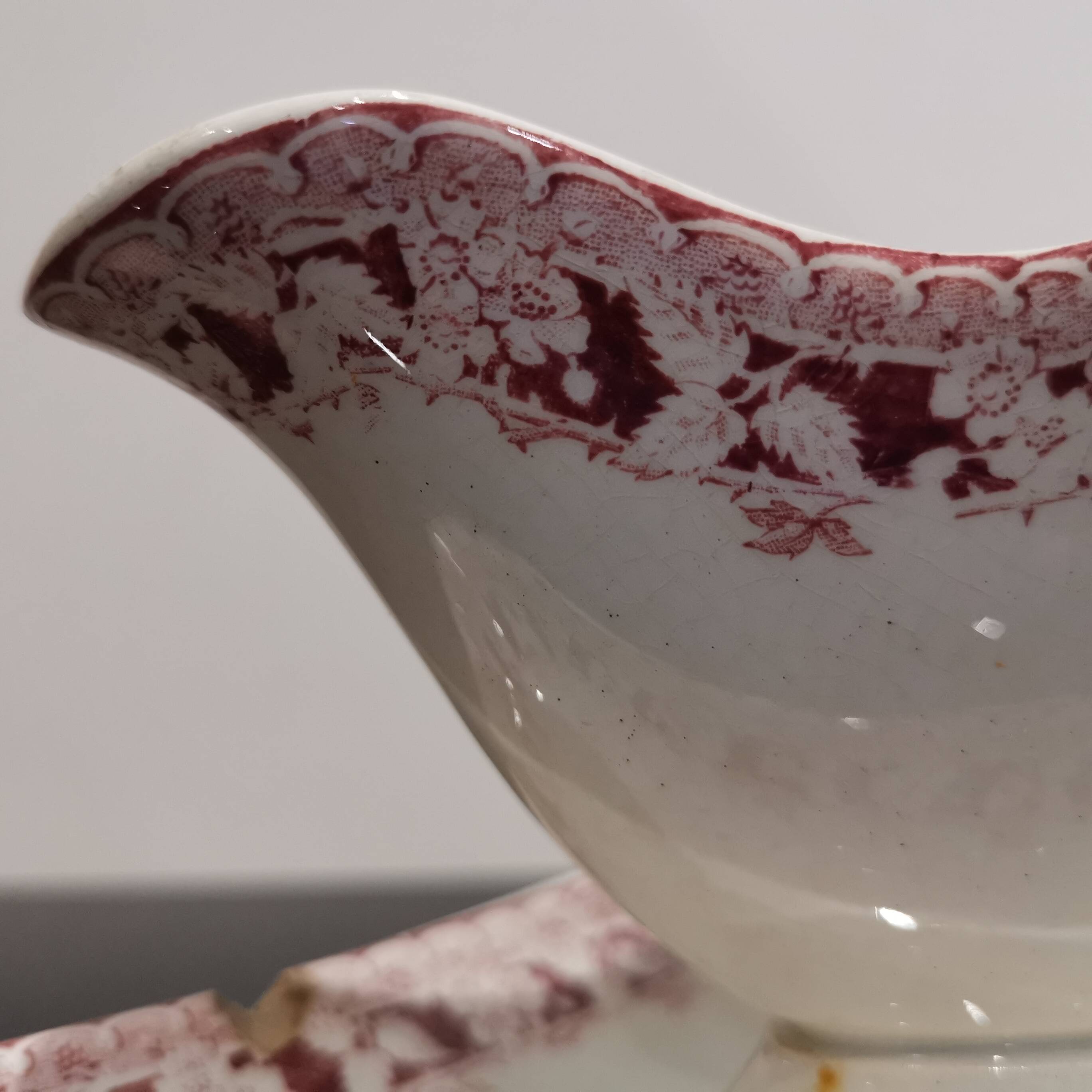 Iron earth gravy boat Moulin des Loups and Hamage Nord, red mulberry