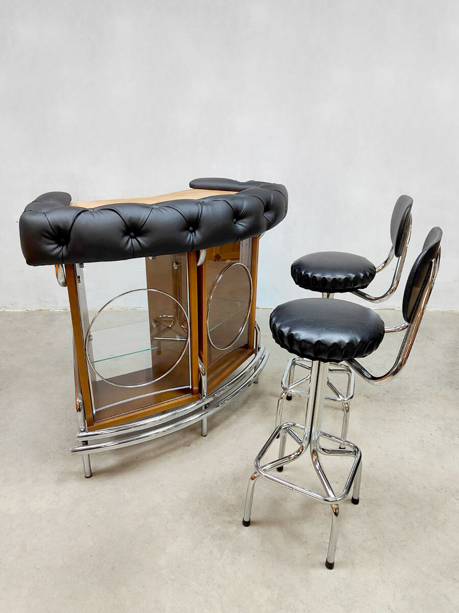 Vintage retro seventies cocktail bar 'Mad-Men style'