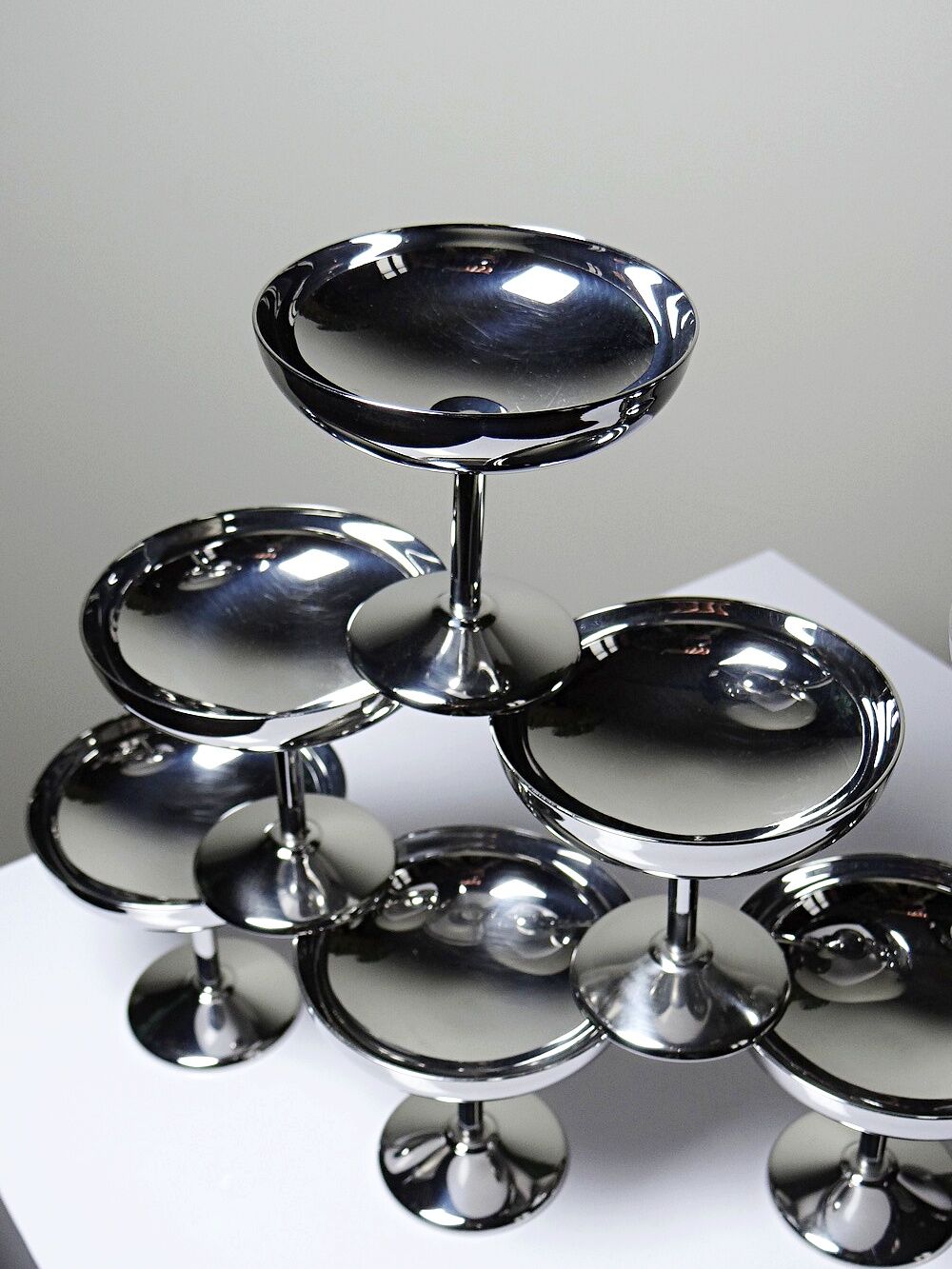 8 vintage dessert bowls on a pedestal in stainless steel in the style of Guy Degrenne.