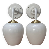 Paire d’appliques vintage en opaline blanche