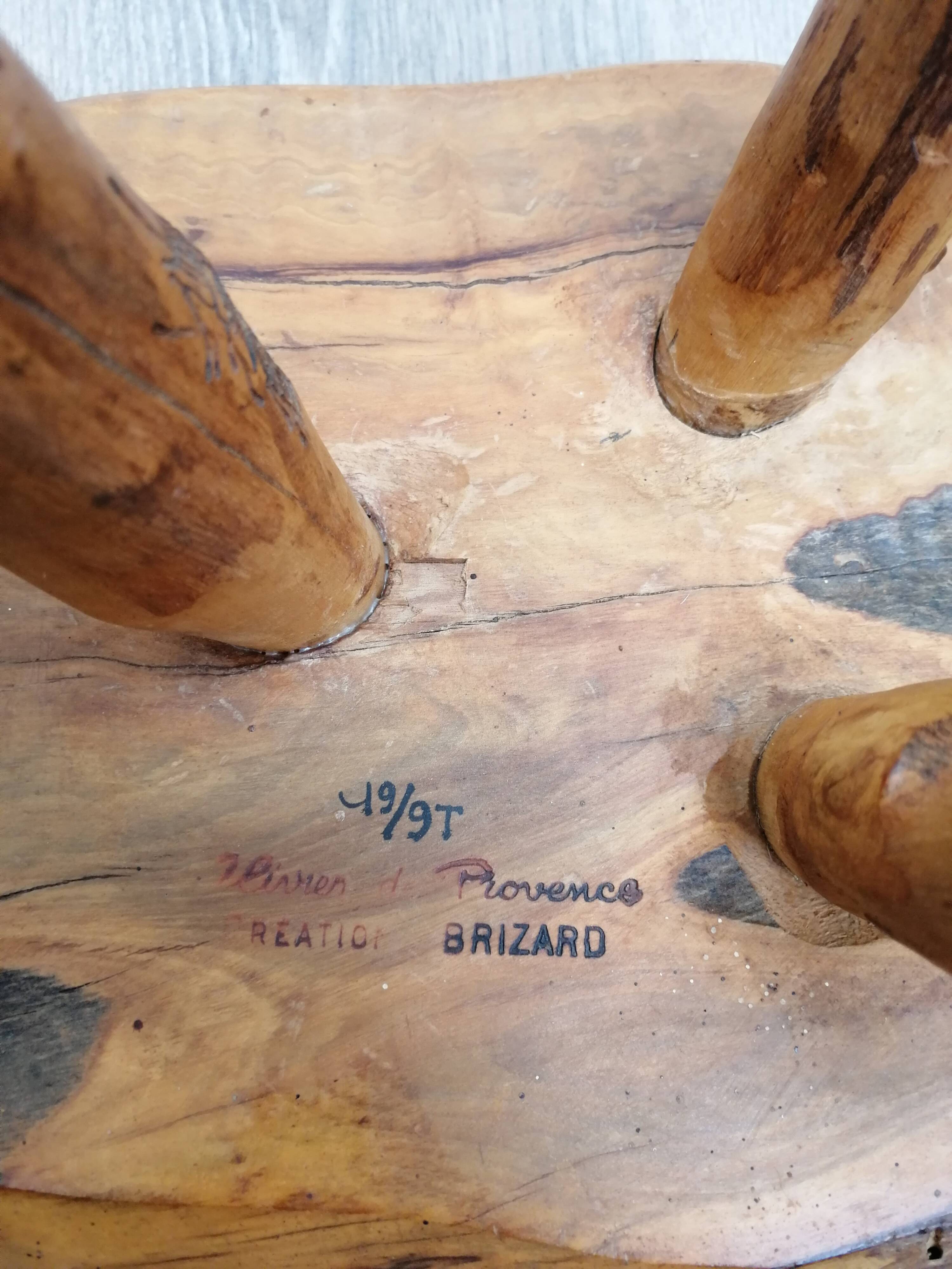 Tripod tab in olive wood