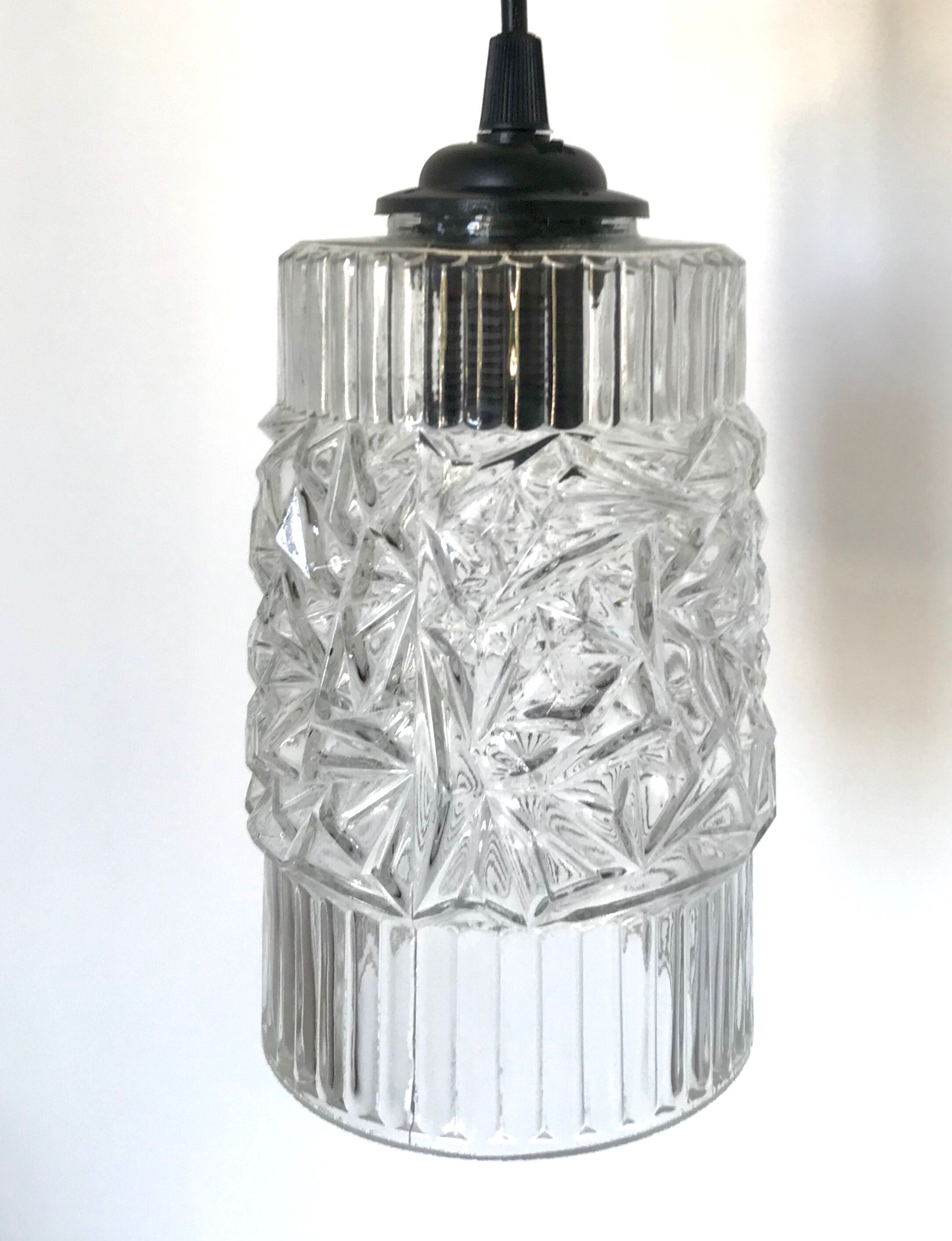 Chiseled glass suspension