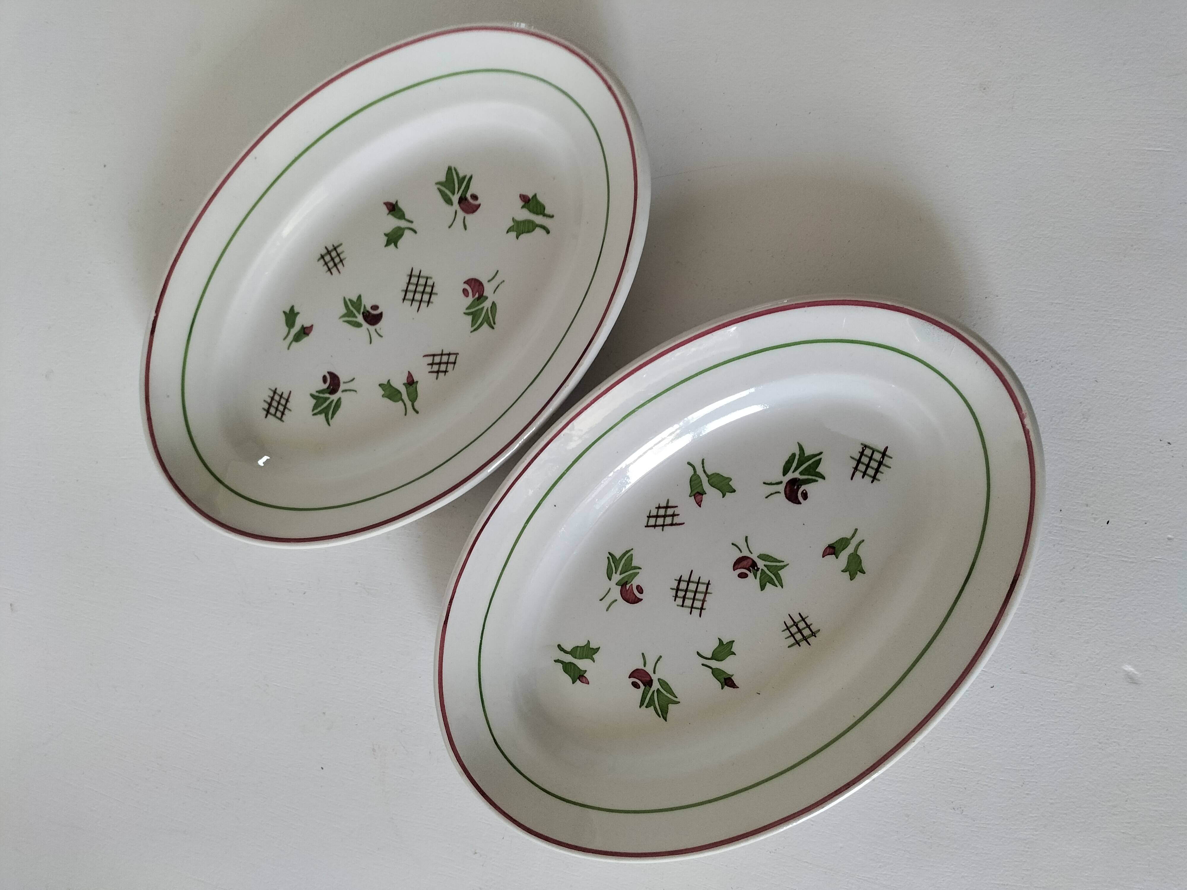 Pair of ironstone bowls – stylized flowers from the 50s
